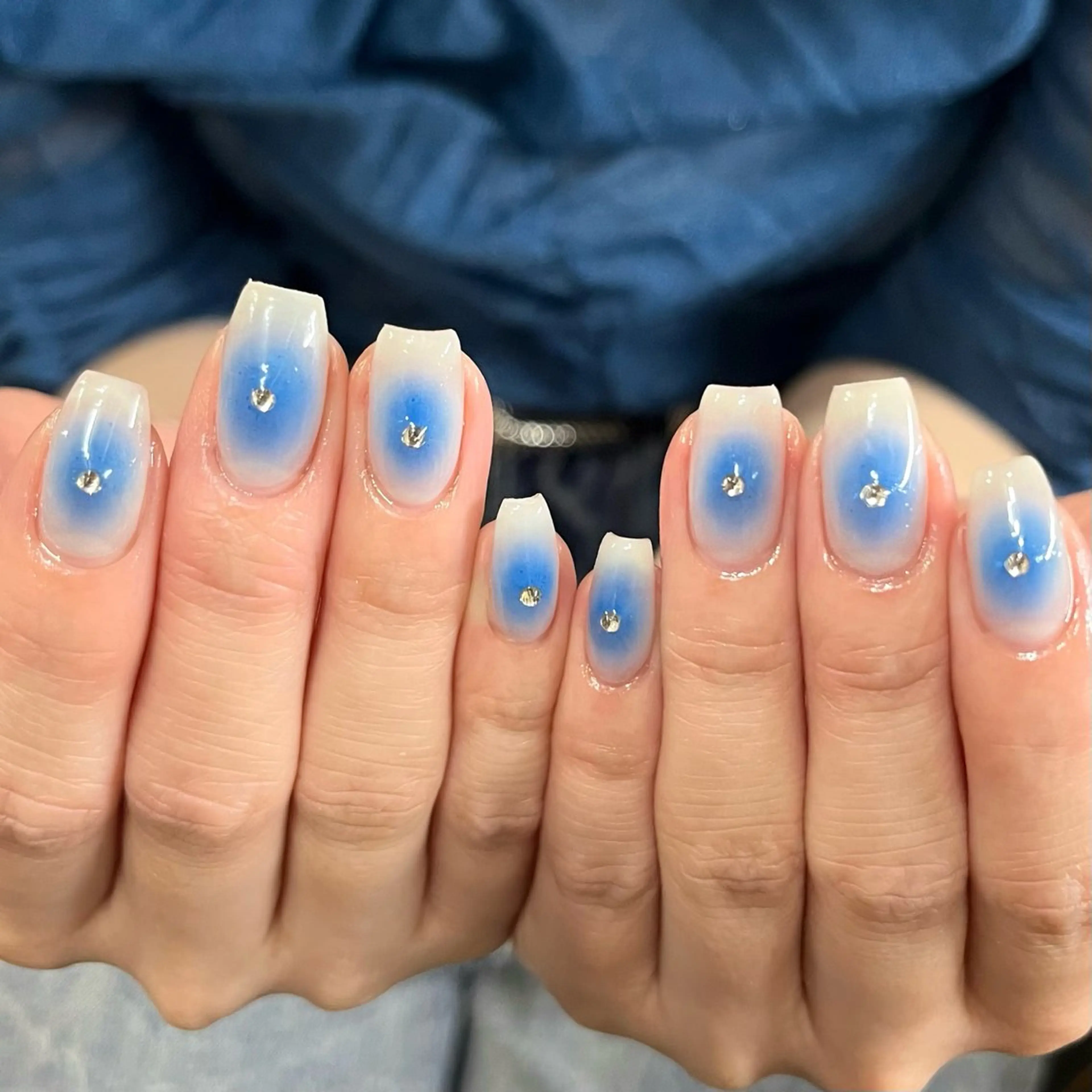 ネイル ブルー チークネイル シルバー ストーンネイル ハンドネイル ハンドケア 🎀NAIL🎀 AI🪄︎︎◝✩のネイルデザイン