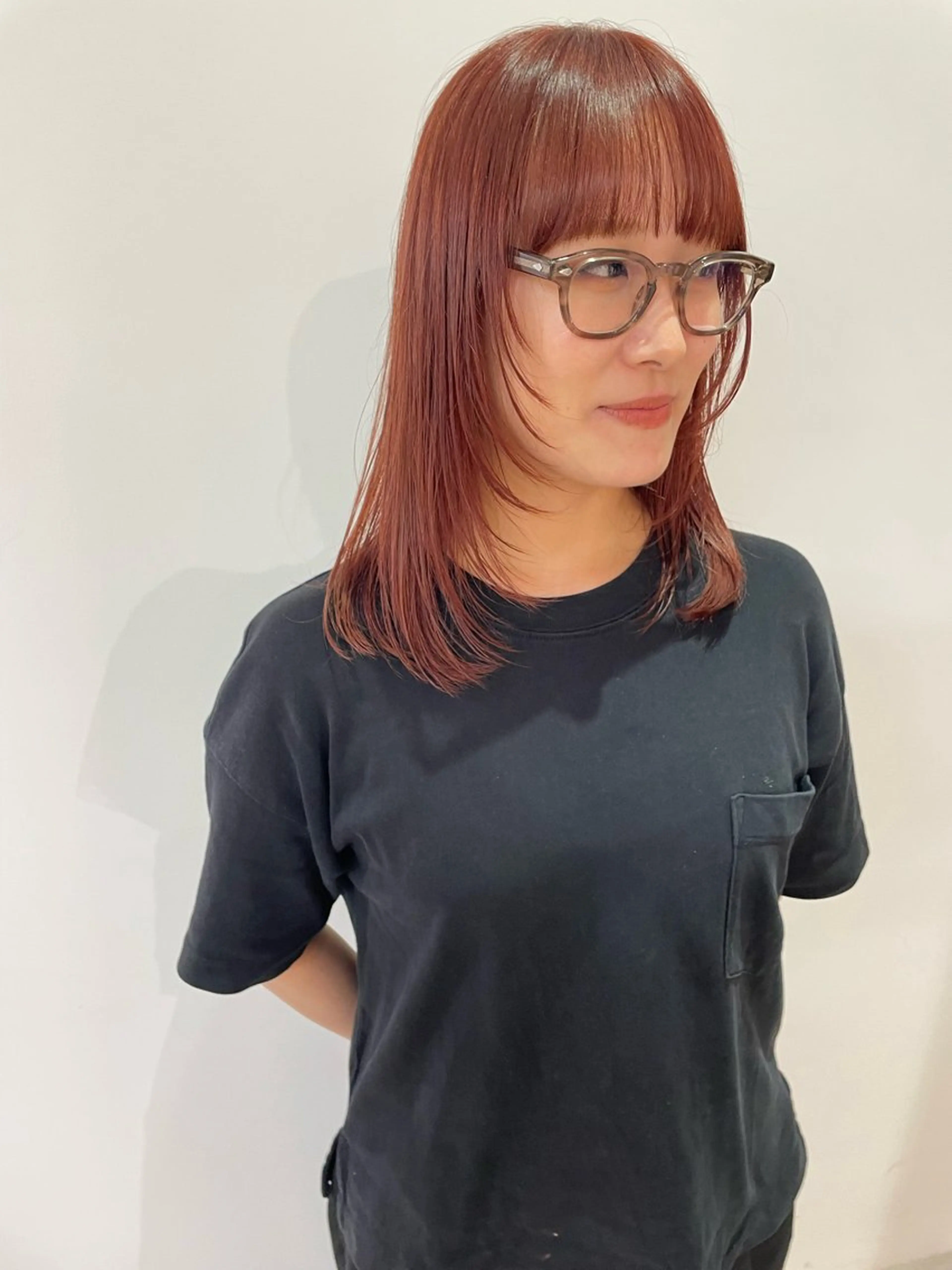 ミディアム カラー ミストバング ブラウンカラー デザインカラー イヤリングカラー  フェイスフレーミング カット ヘアカラー トリートメント MIU/ルーツカラー ボブ/顔周りレイヤーのヘアスタイル