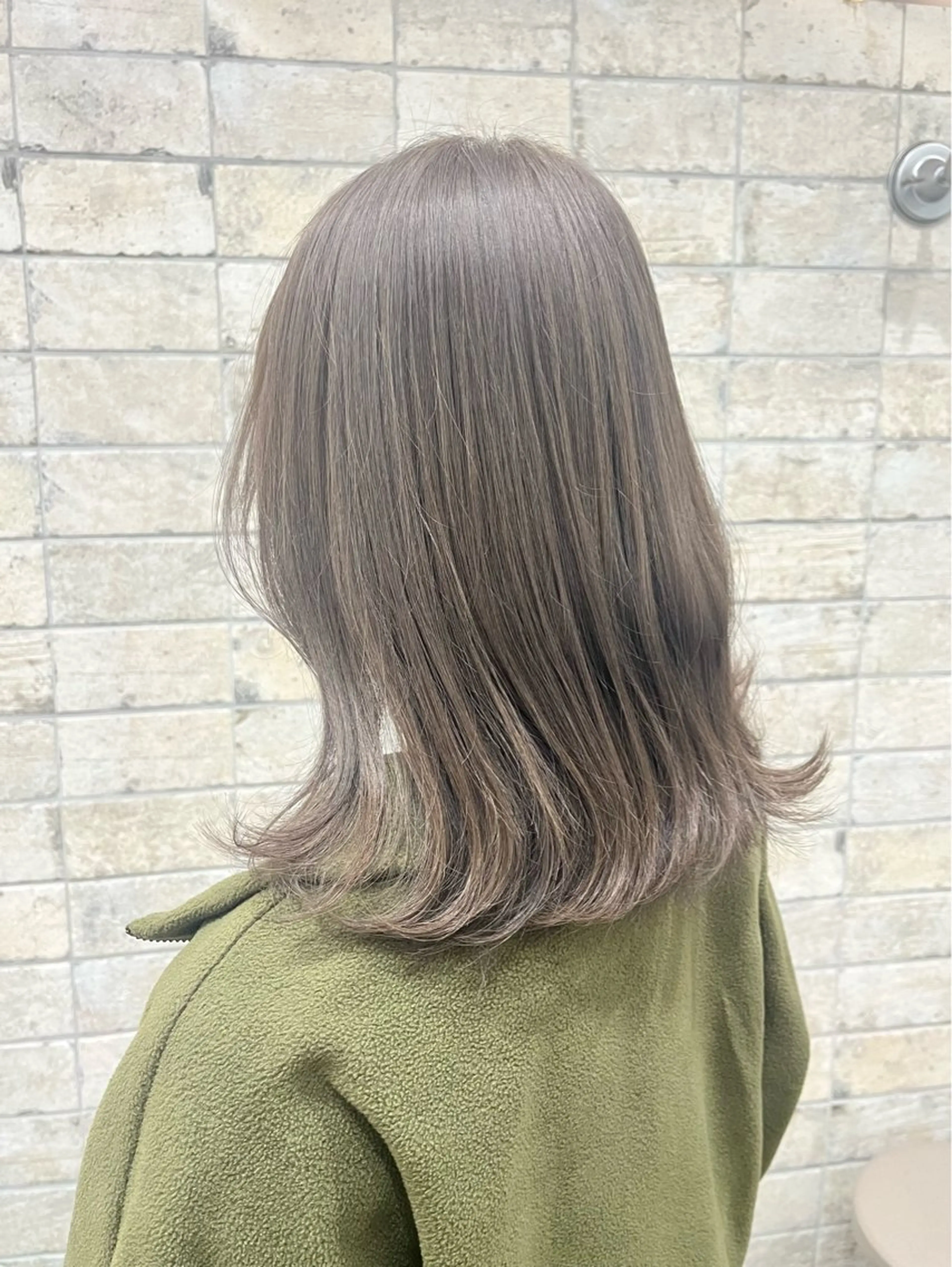 ミディアム 橋本 桂のヘアスタイル