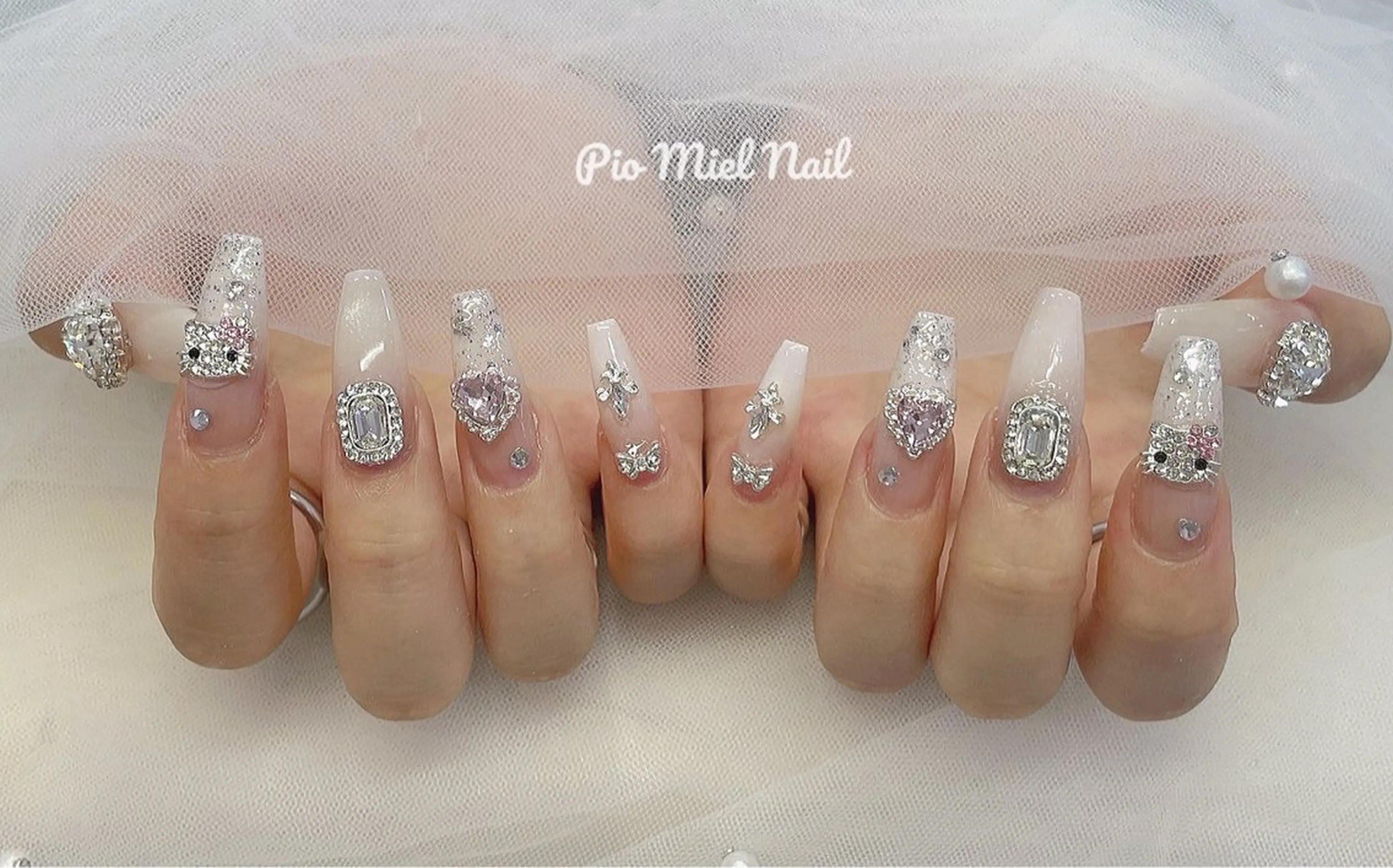 セミロング ハンドネイル Pio Mielのネイルデザイン