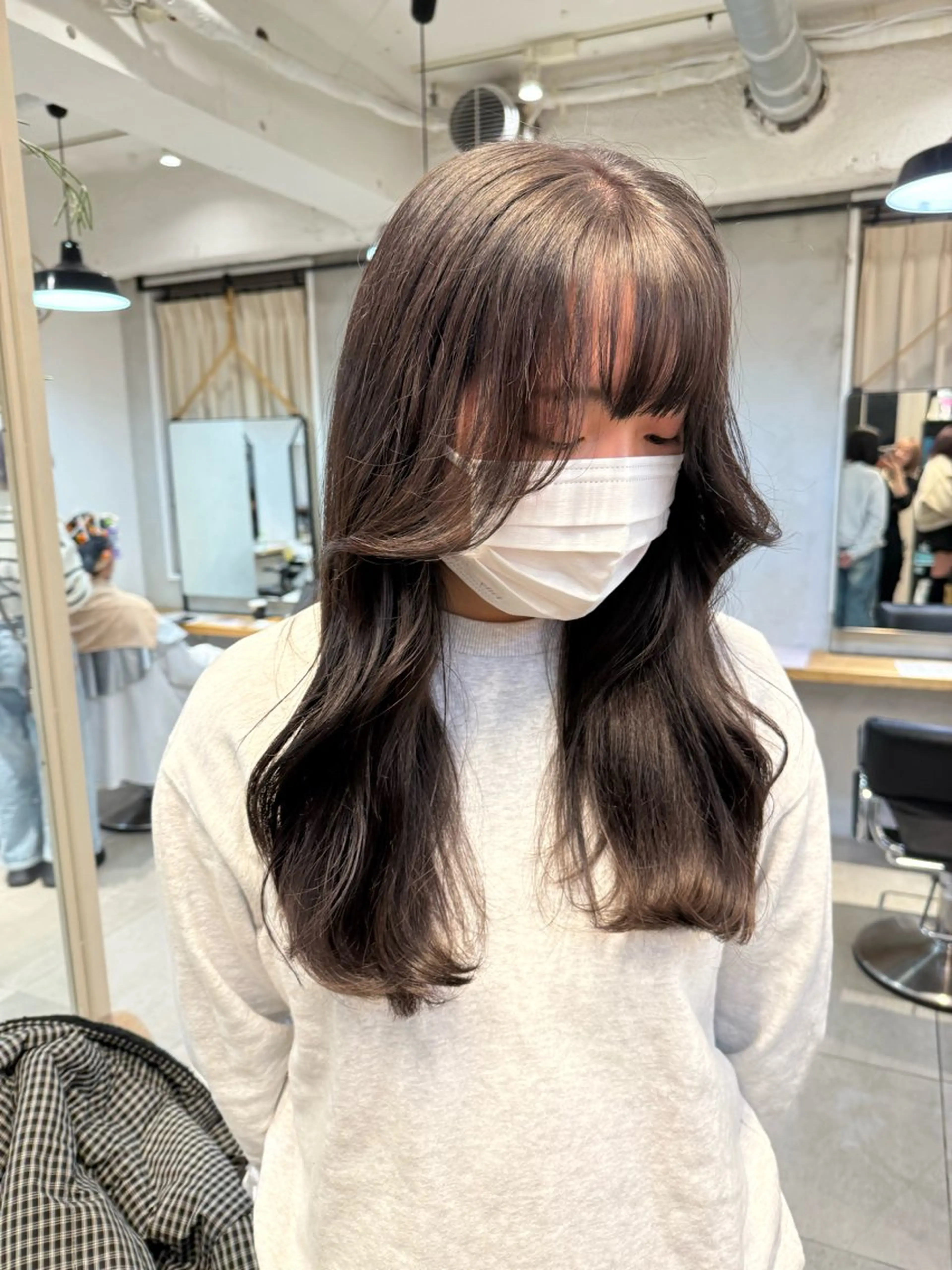 セミロング カラー ミルクティー× グレージュMOMOのヘアスタイル