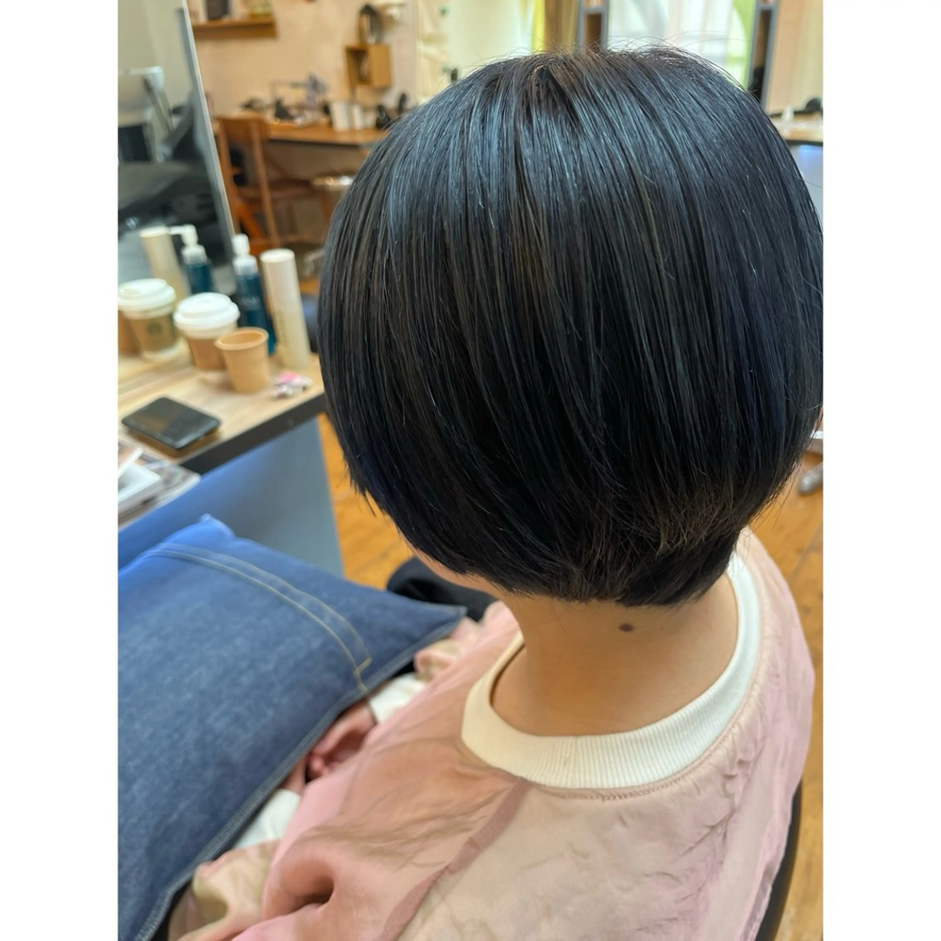 ショート カラー ブリーチ ネイビーカラー ショートヘア カット ヘアカラー トリートメント Lagom なかだのヘアスタイル