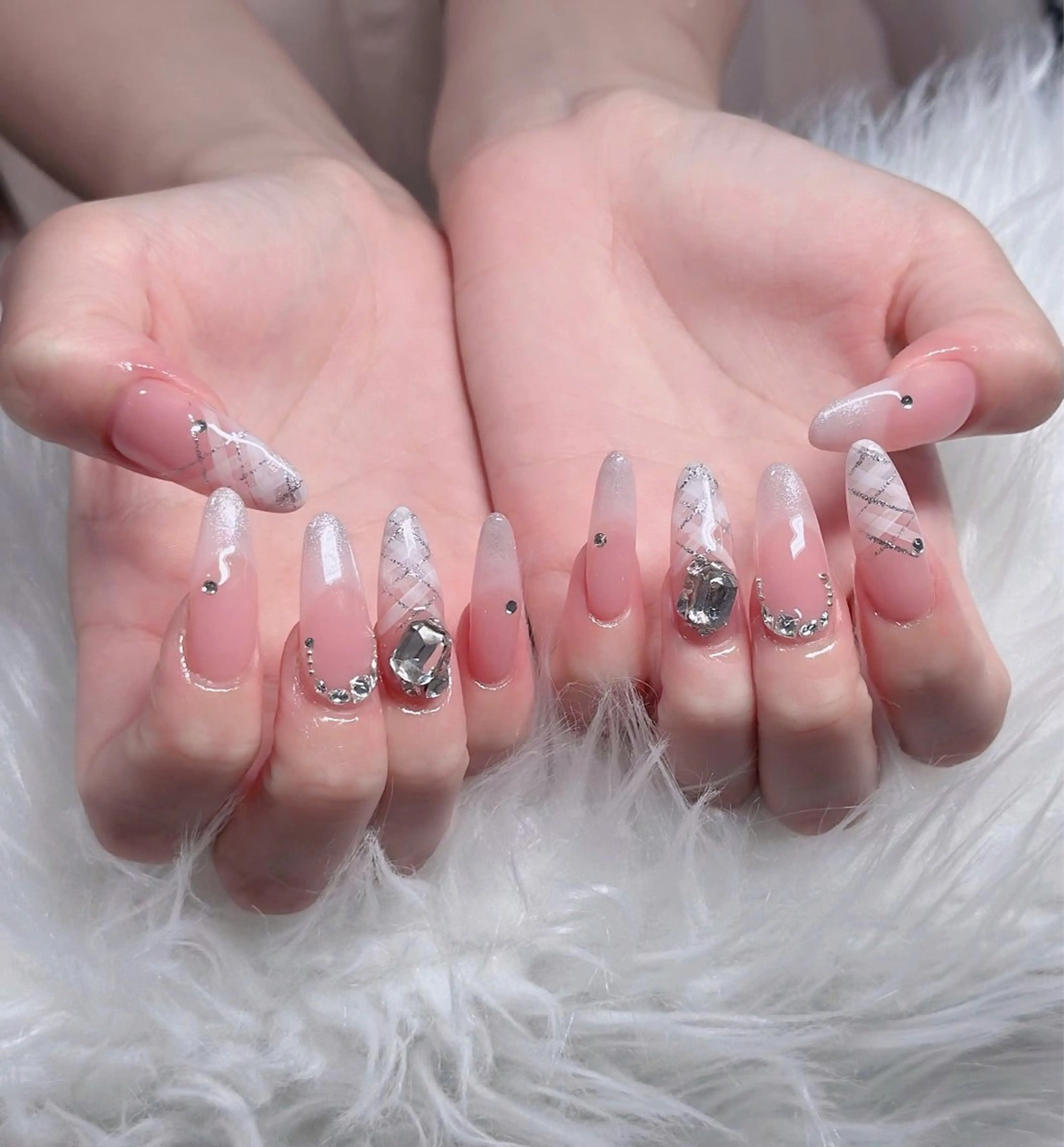 ネイル オーロラネイル フレンチネイル ジェルネイル ハロウィン キラキラネイル ハンドネイル H.baby Nail Salon所属・H.baby Nail Salonのネイルデザイン