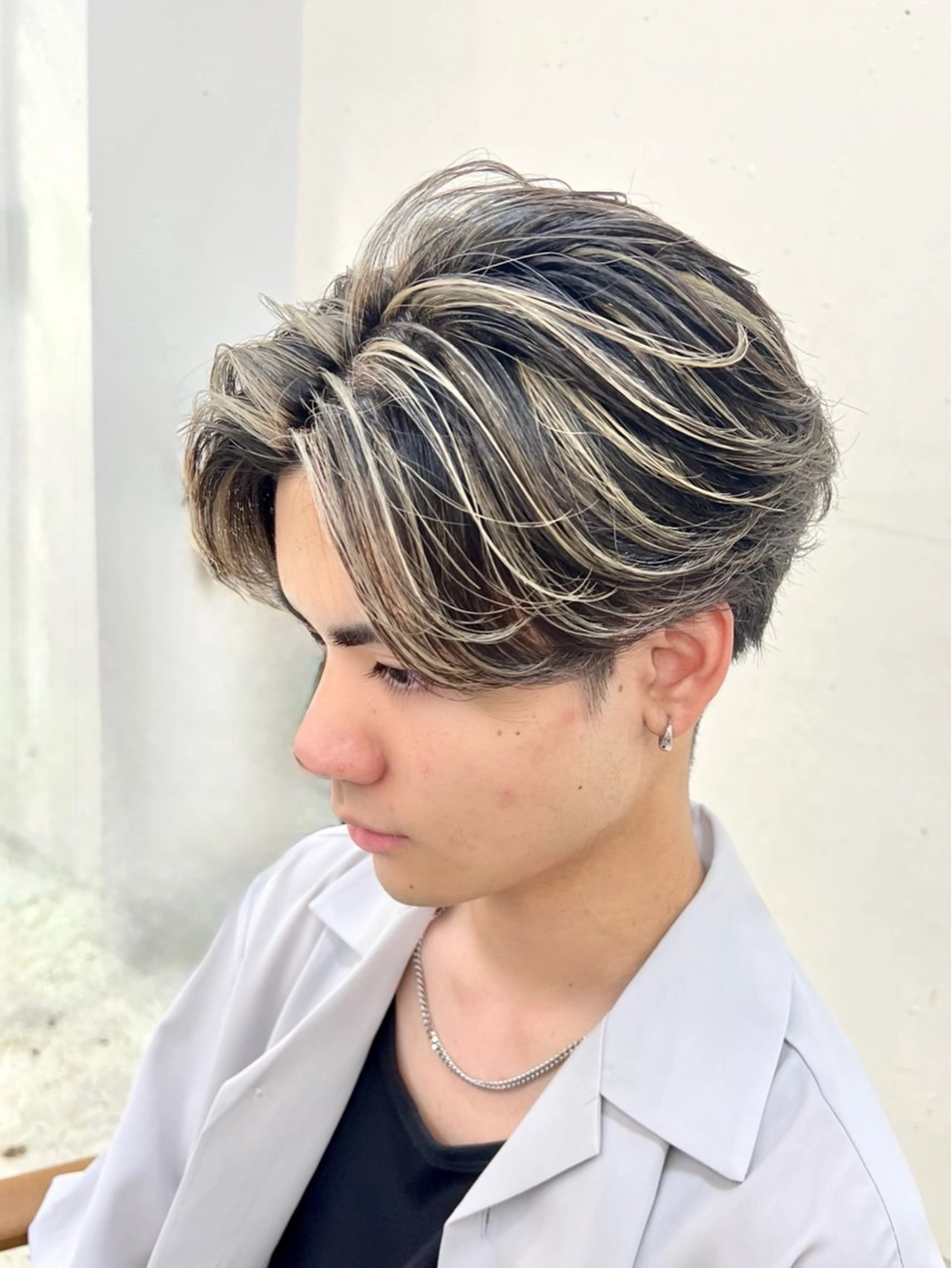 ミディアム カラー メンズ カット ヘアカラー バレイヤージュ/ シャドウルーツ/安室のヘアスタイル