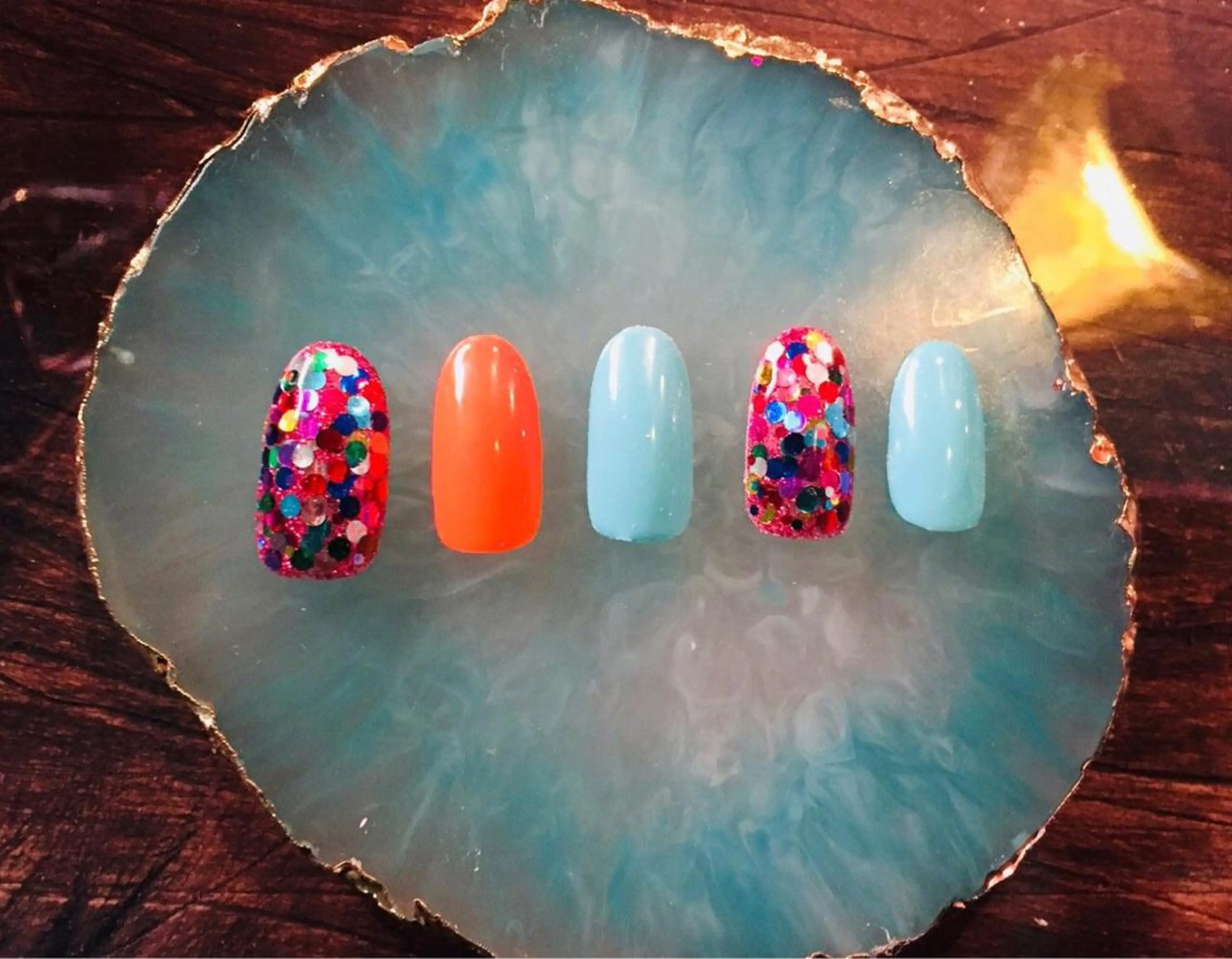 ネイル ハンドネイル キラキラ オメメのネイルデザイン