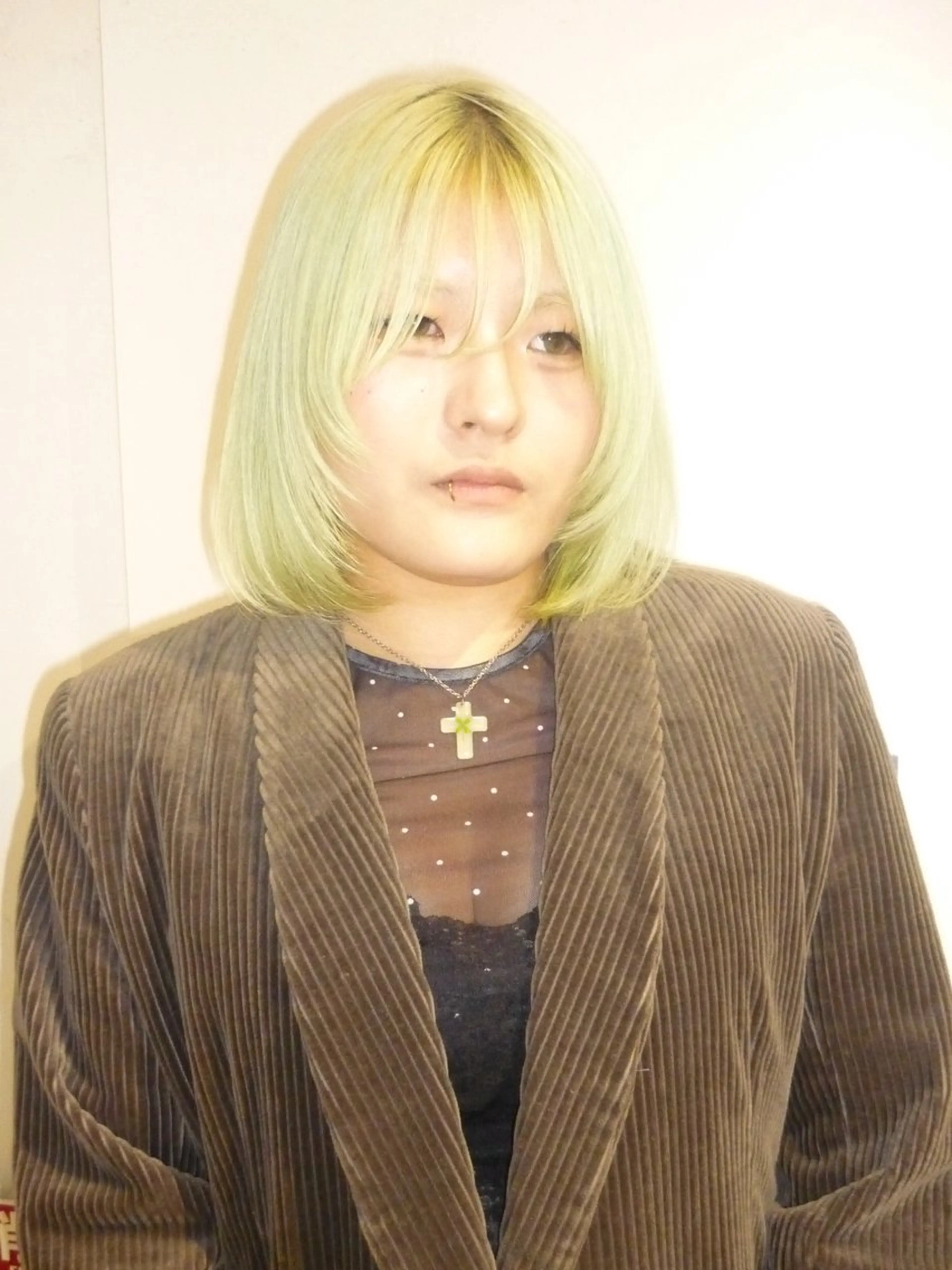 ミディアム カラー ヘアカラー 🌟暖色系ハイトーン 🌟AIのヘアスタイル