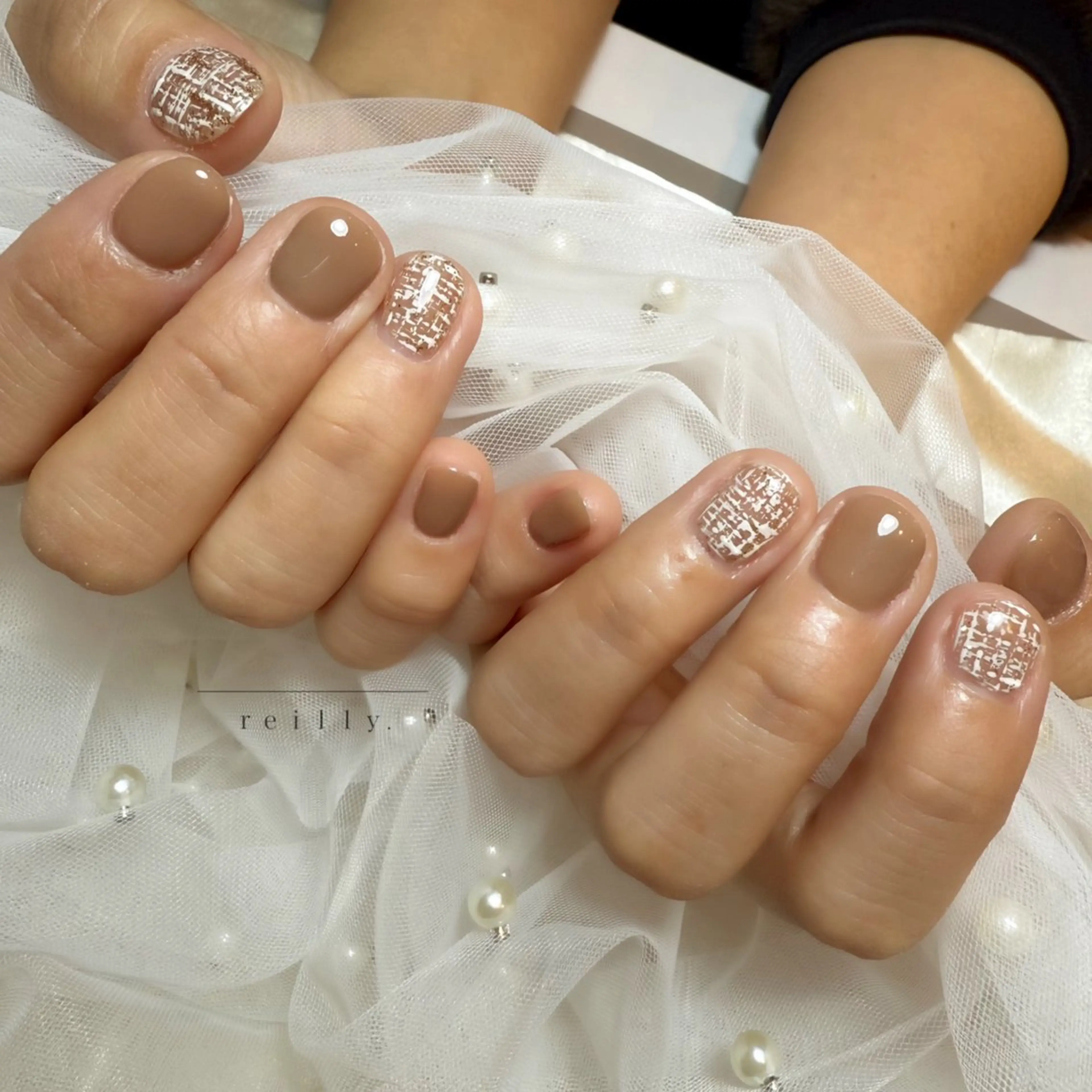 ネイル アートネイル ブラウン ジェルネイル ニュアンスネイル オフィスネイル ハンドネイル REILLY nail所属・みさき Reillynailのネイルデザイン