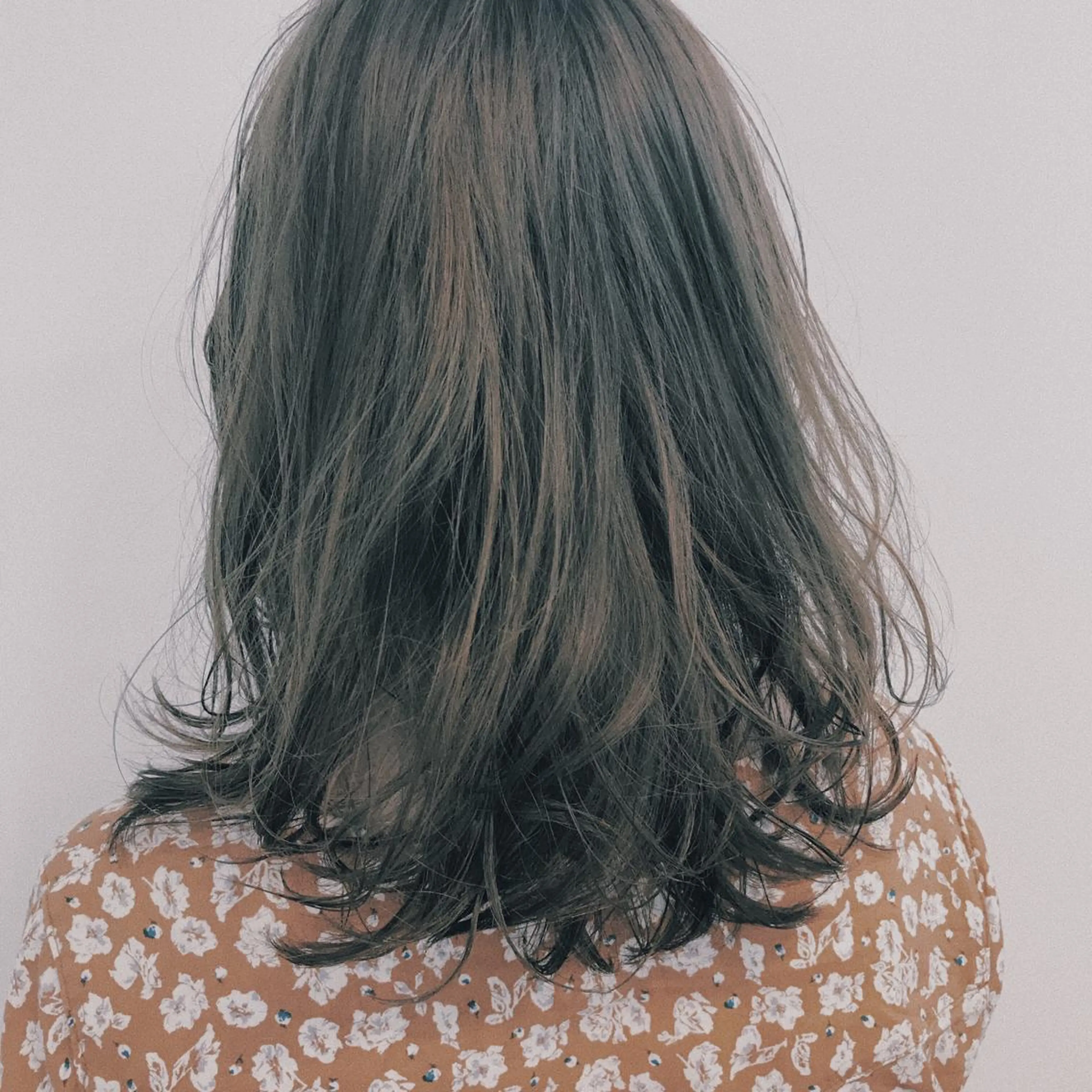 カラー 透明感カラー グレージュ ヘアカラー トリートメント pole/apartment所属・💓パーマ，💗 レイヤーカットのヘアスタイル