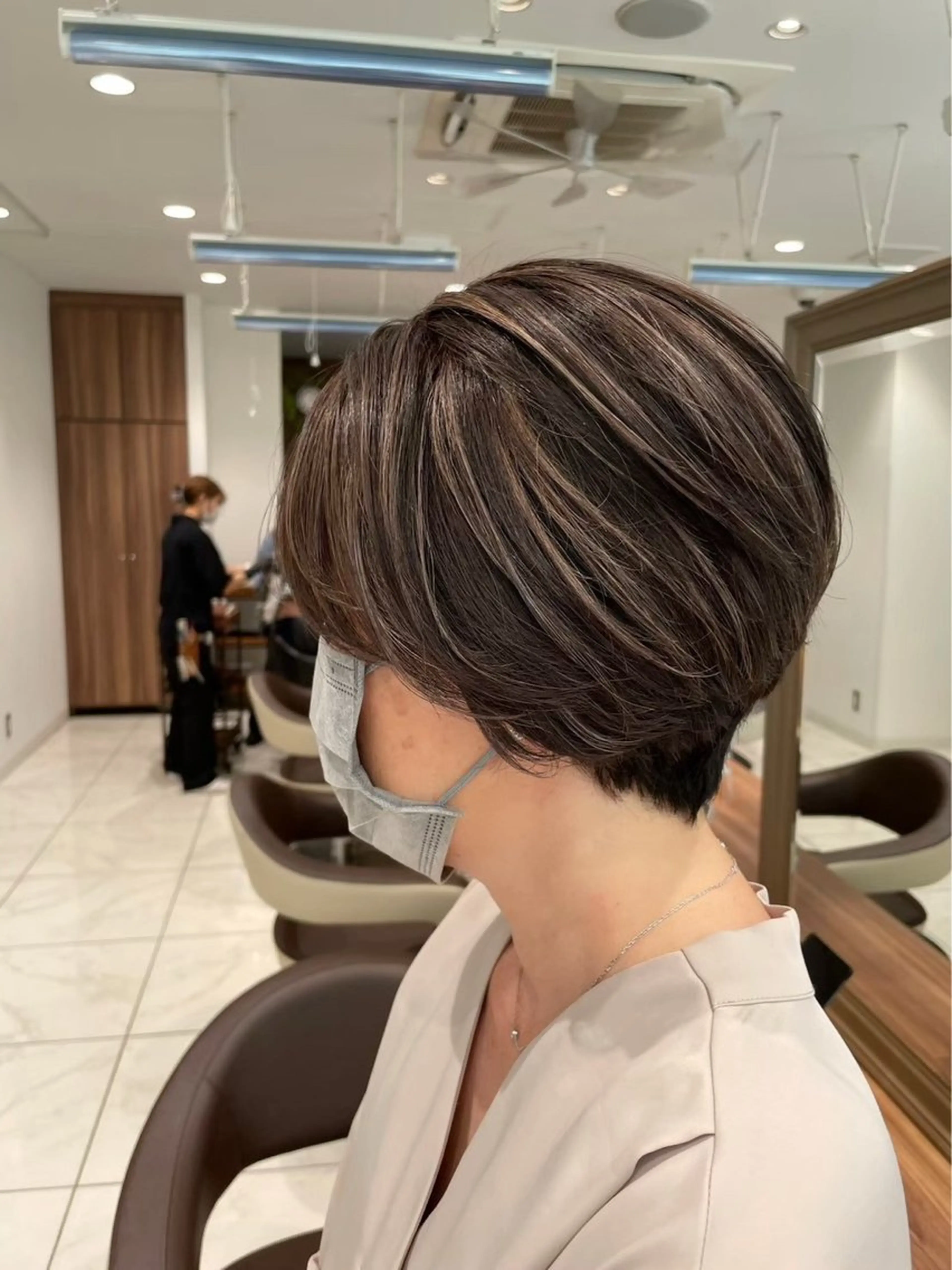 ショート ハイライト ショートヘア ヘアカラー トリートメント 顔周り特化/韓国ヘア /レイヤー/琉冴のヘアスタイル