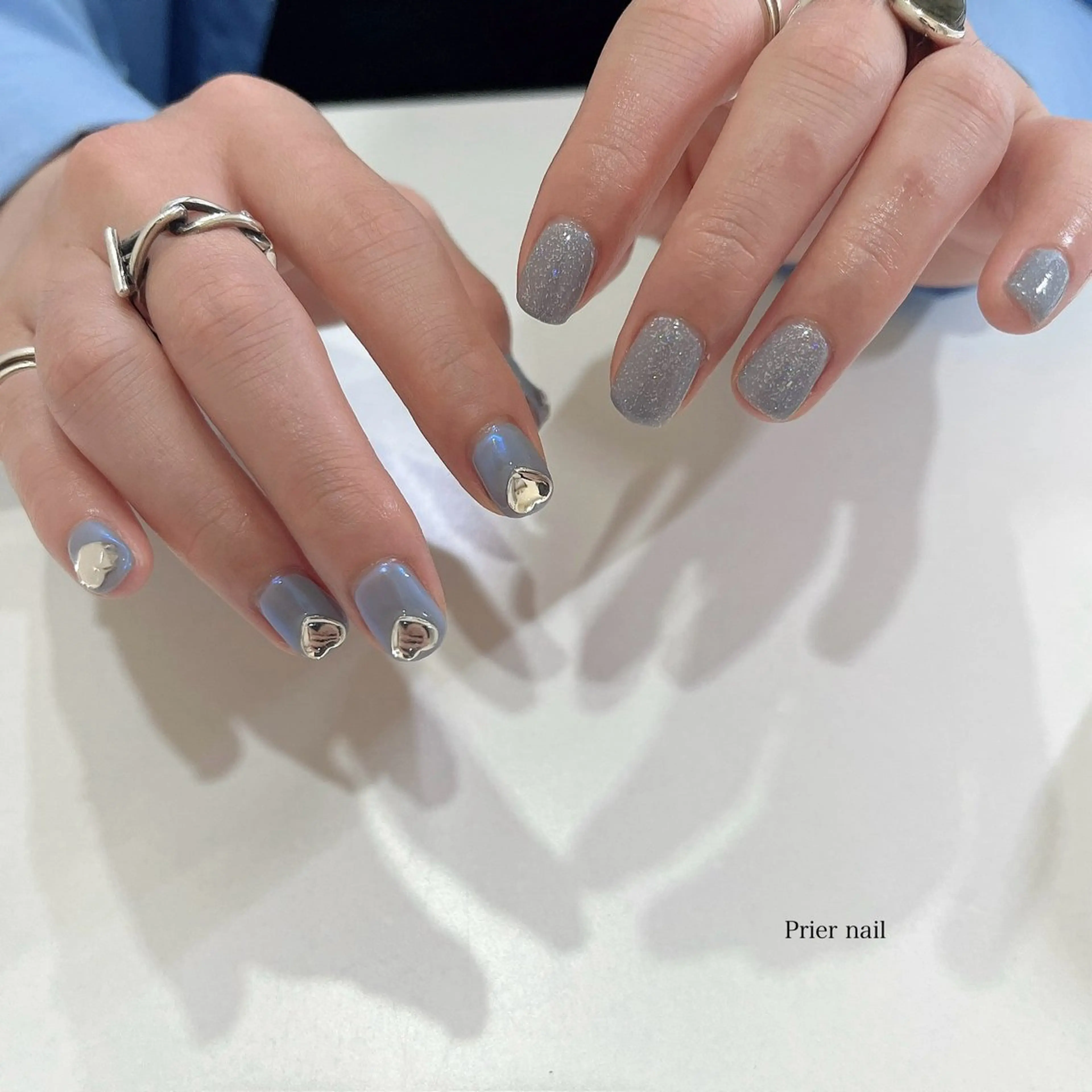 ネイル ブルー キラキラネイル Prier×Kew hair所属・Prier nailのネイルデザイン