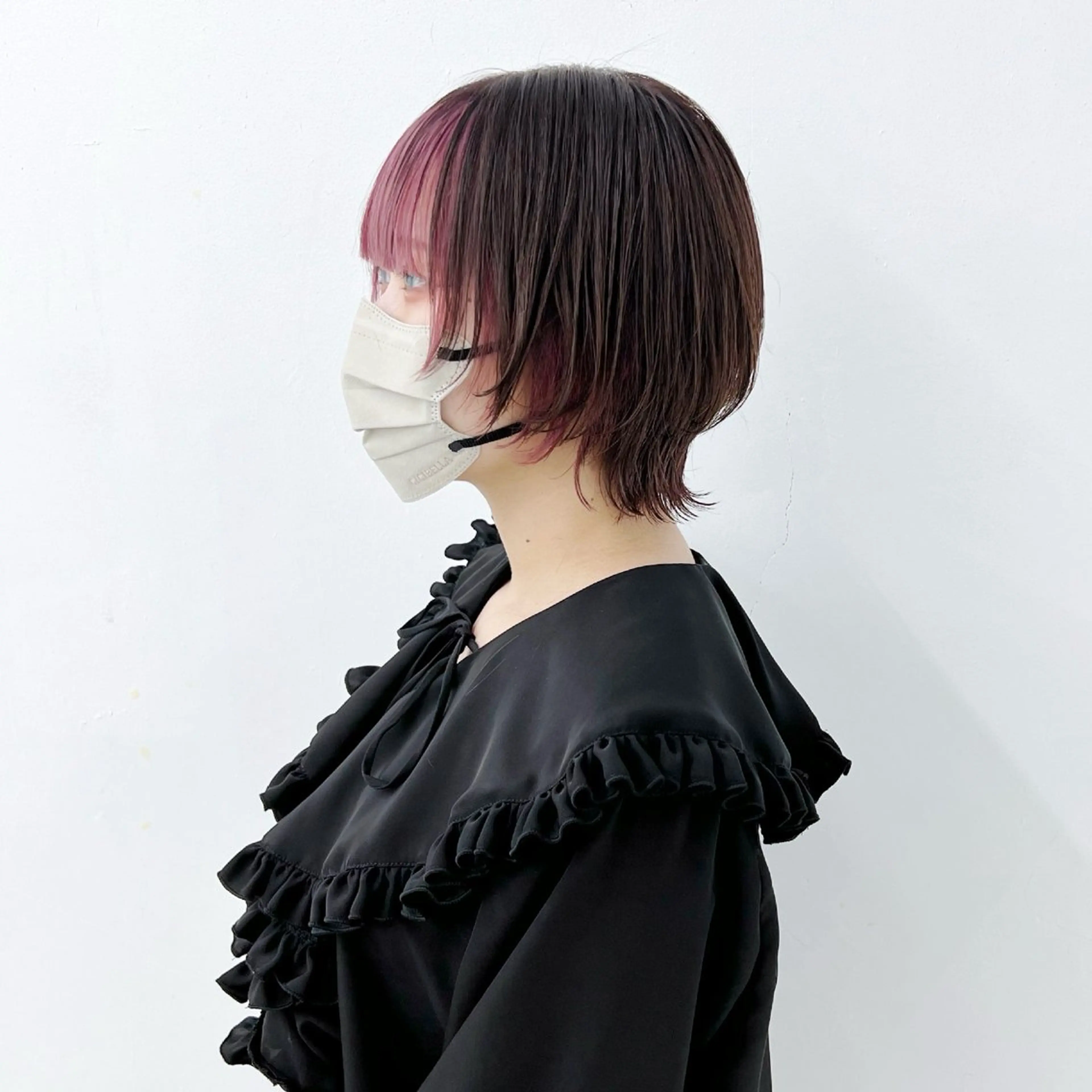 ショート カラー ヘアアレンジ ミストバング ベージュカラー ブリーチ ブラウンカラー デザインカラー カット ヘアカラー トリートメント 大橋 拓巳のヘアスタイル