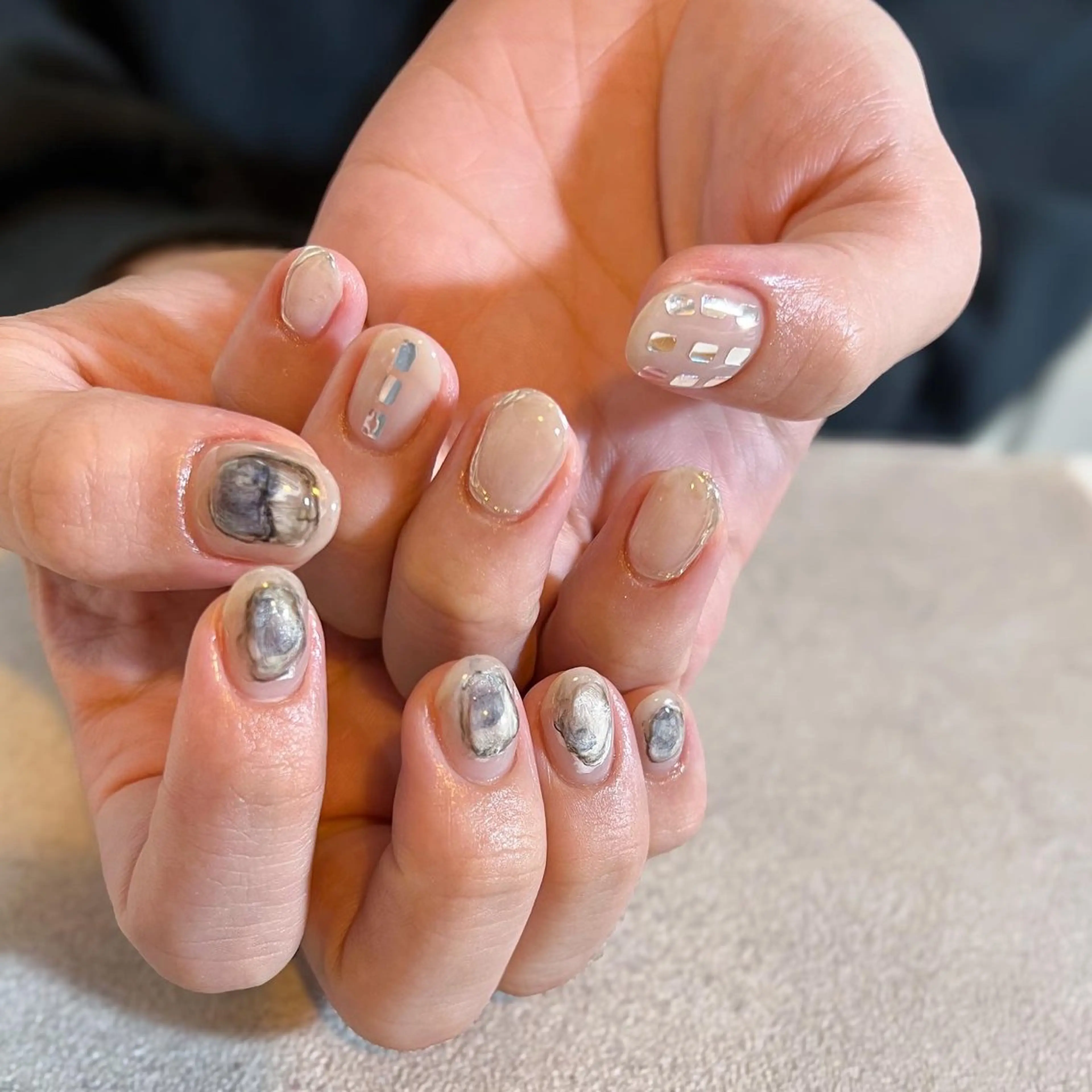 ネイル ミラーネイル 持ち込み ニュアンスネイル シルバー ハンドネイル pointillé .ayaのネイルデザイン