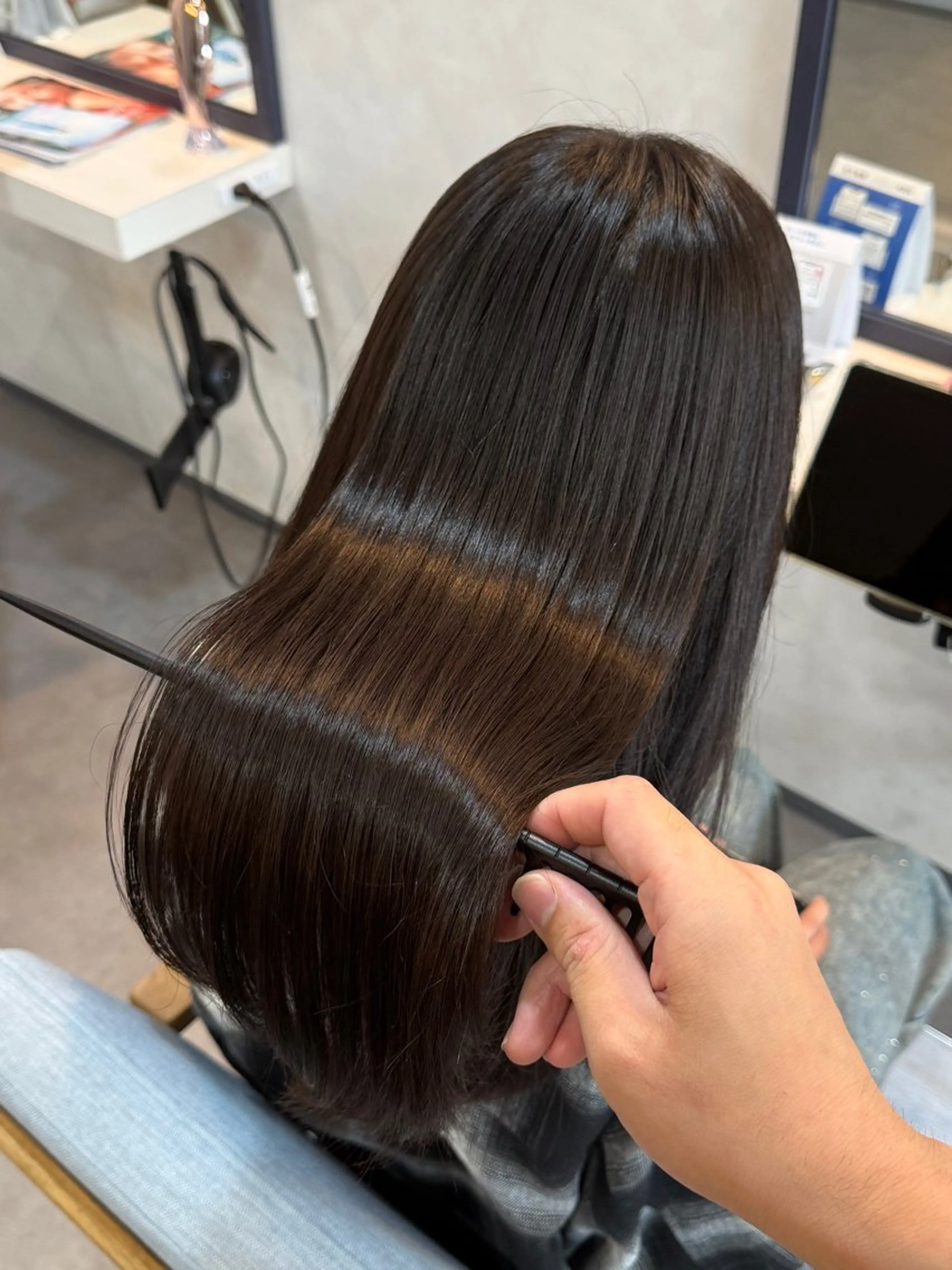 セミロング ハイライト 髪質改善 縮毛矯正 カット 縮毛矯正 トリートメント 髪のお悩みお任せ ください坂 要司のヘアスタイル