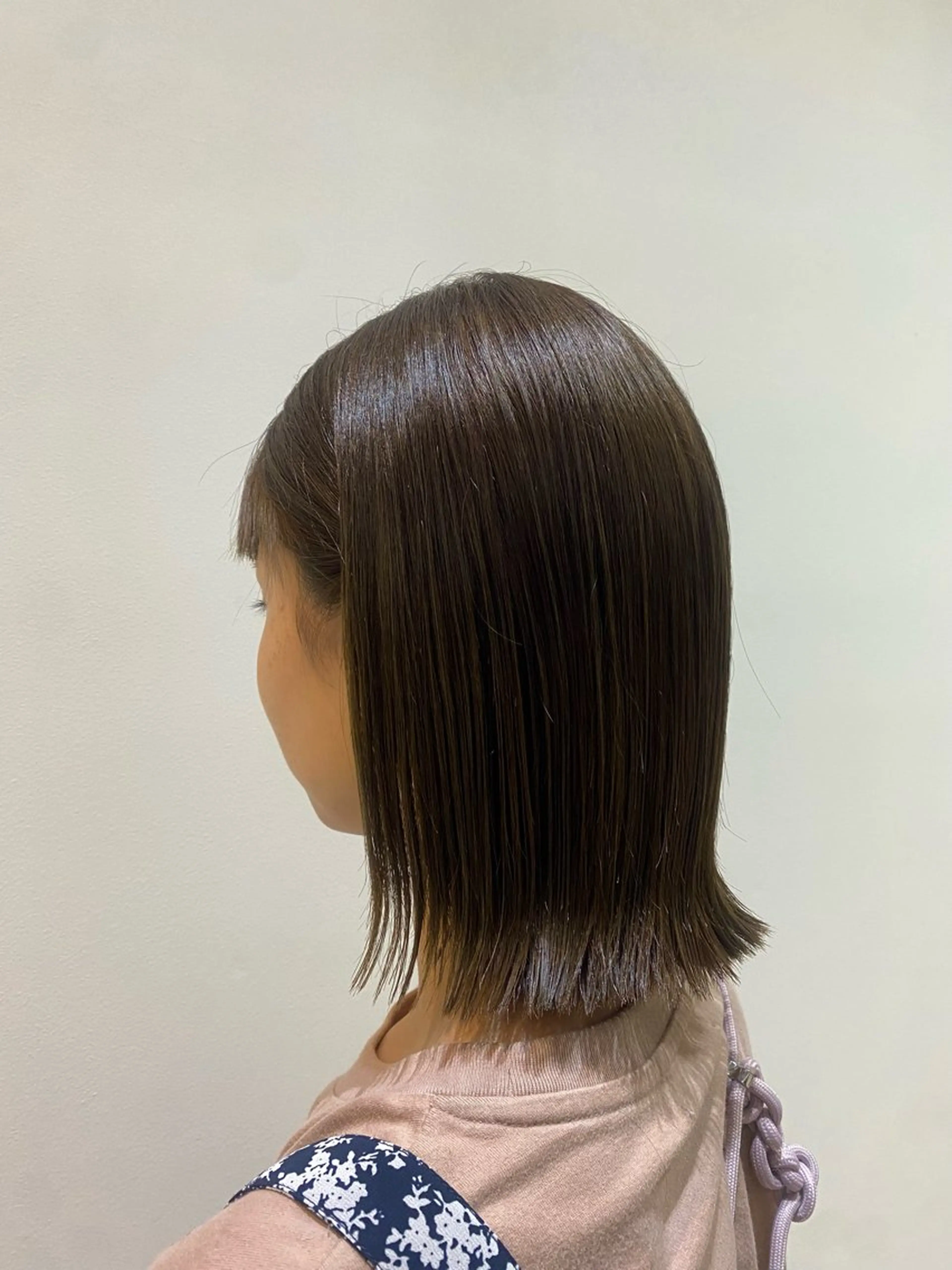 ショート カラー ベージュカラー ブラウンカラー 透明感カラー オリーブベージュ オリーブブラウン カット ヘアカラー トリートメント ♡オシャ髪♡AI ✂️newi町田のヘアスタイル