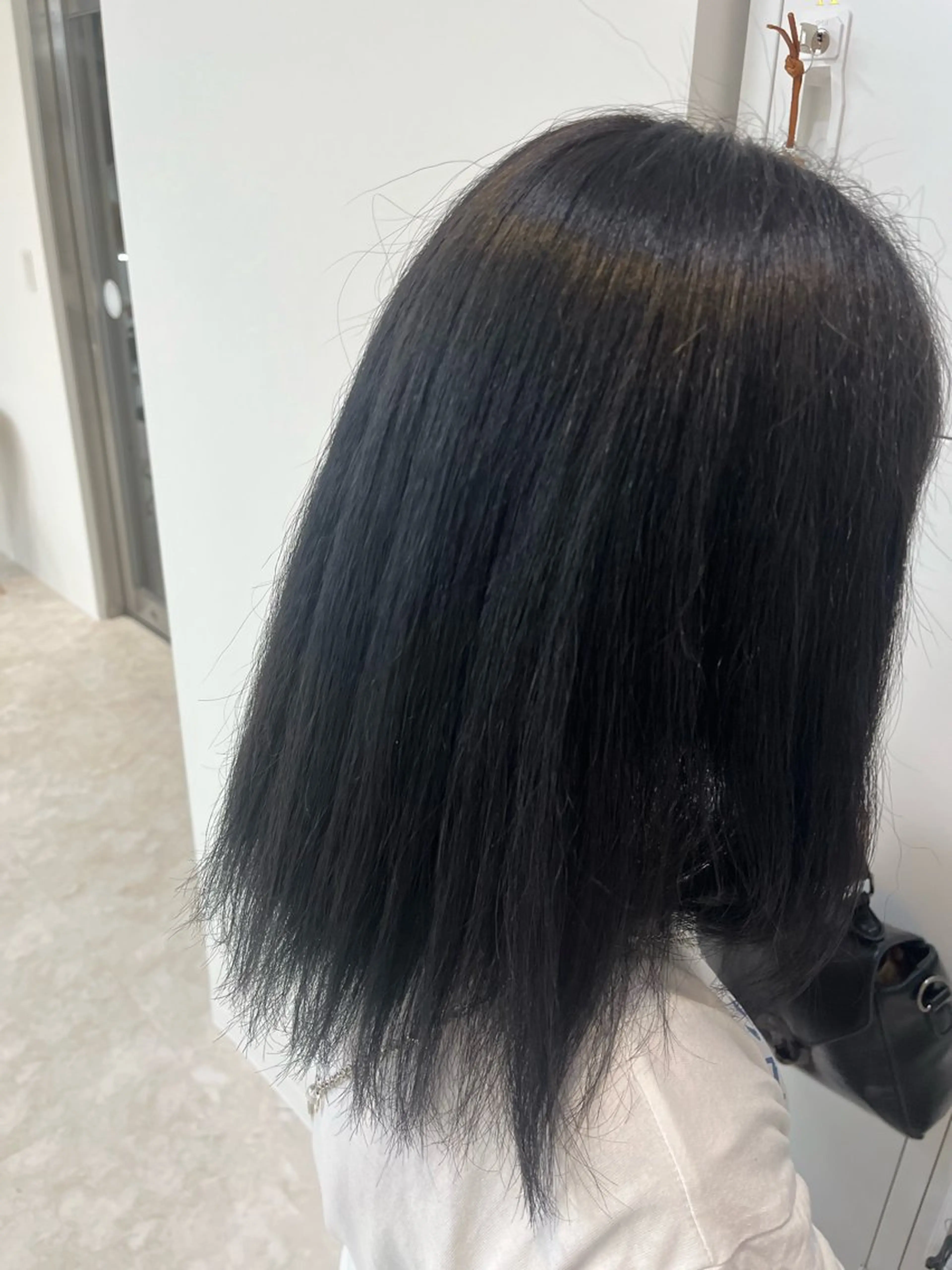 カラー 黒髪 ブルーカラー ブルーブラック カット/ブリーチ🦋 のの  YECCAのヘアスタイル