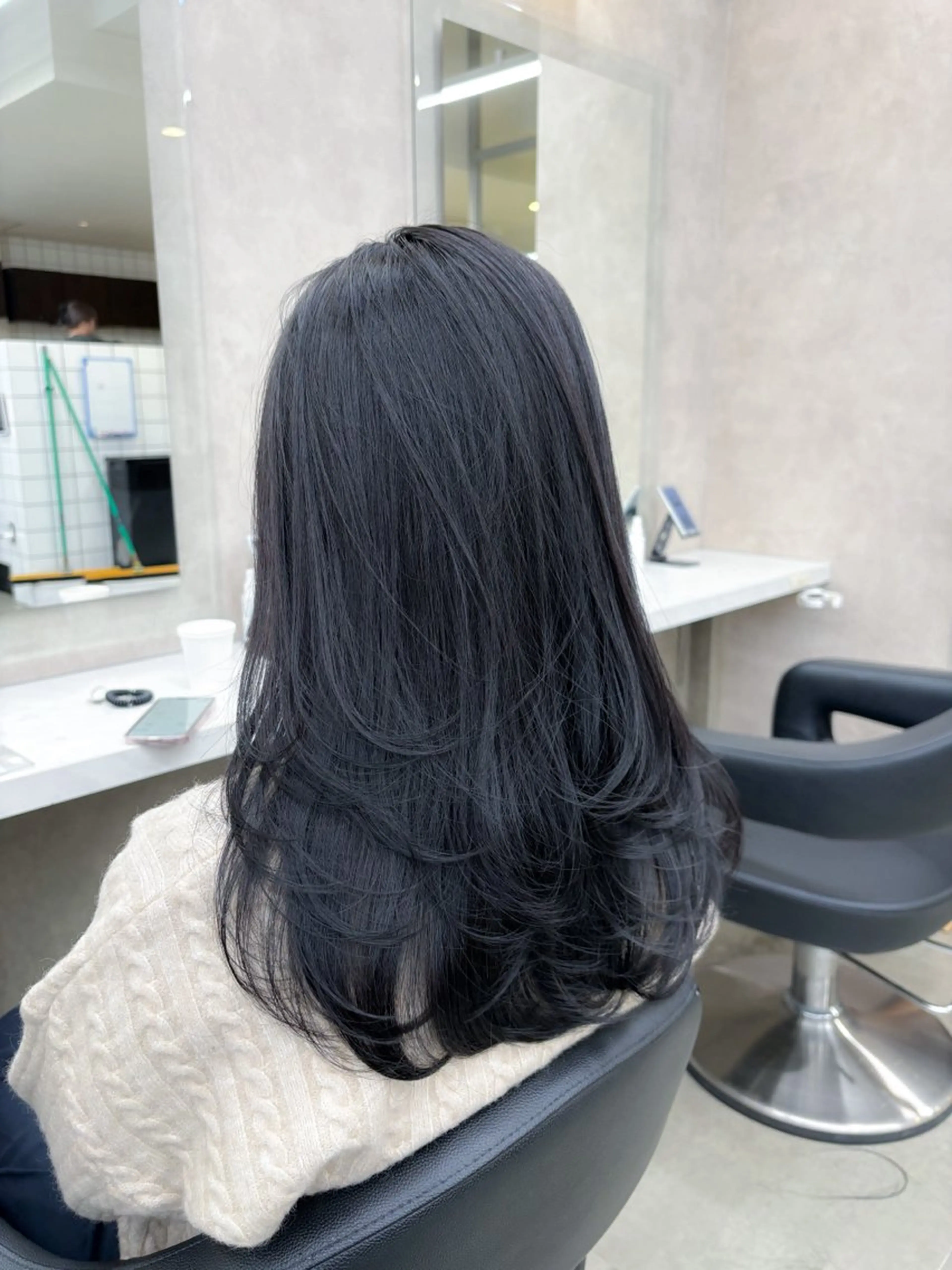 ロング カラー カット ヘアカラー トリートメント ヘッドスパ ヘアセット 韓国レイヤー ハッシュカットのヘアスタイル