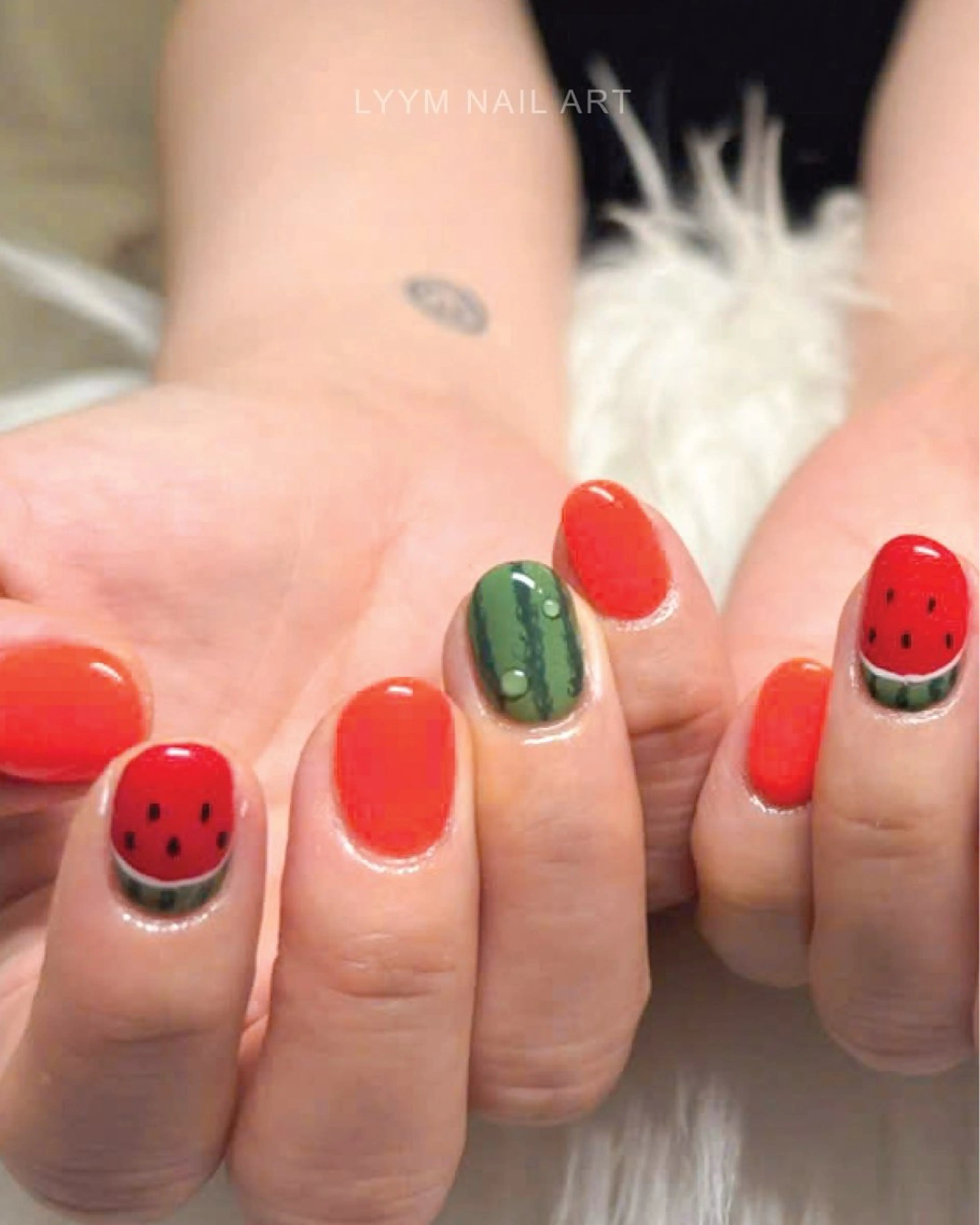 ネイル グリーン 韓国ネイル 赤色 夏ネイル ハンドネイル LYYM Nail Salonのネイルデザイン