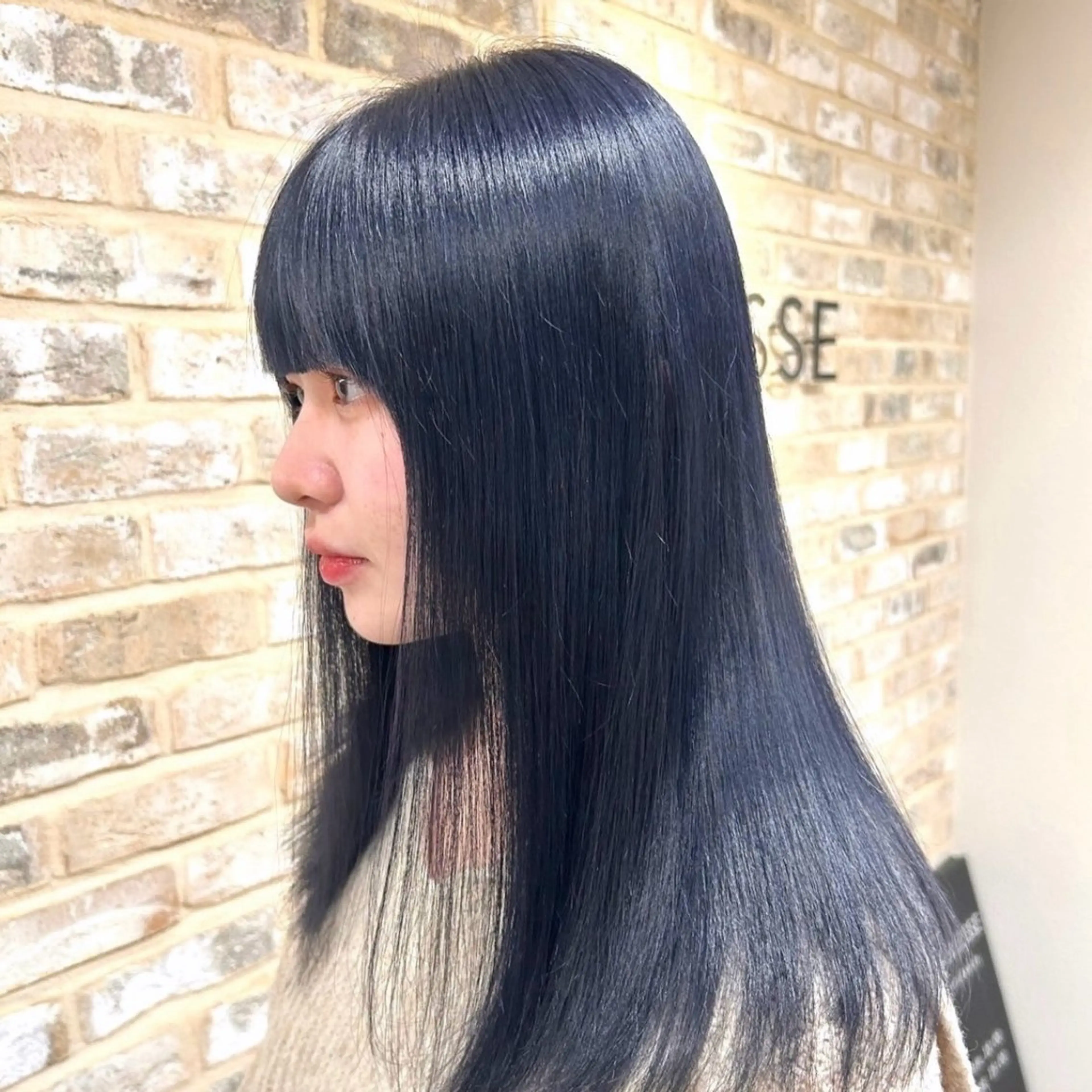 ロング カラー 黒髪 ブリーチ ブルーカラー ブルーブラック ロング カット ヘアカラー トリートメント ハイトーン/ウルフ/ レイヤー/Asukaのヘアスタイル