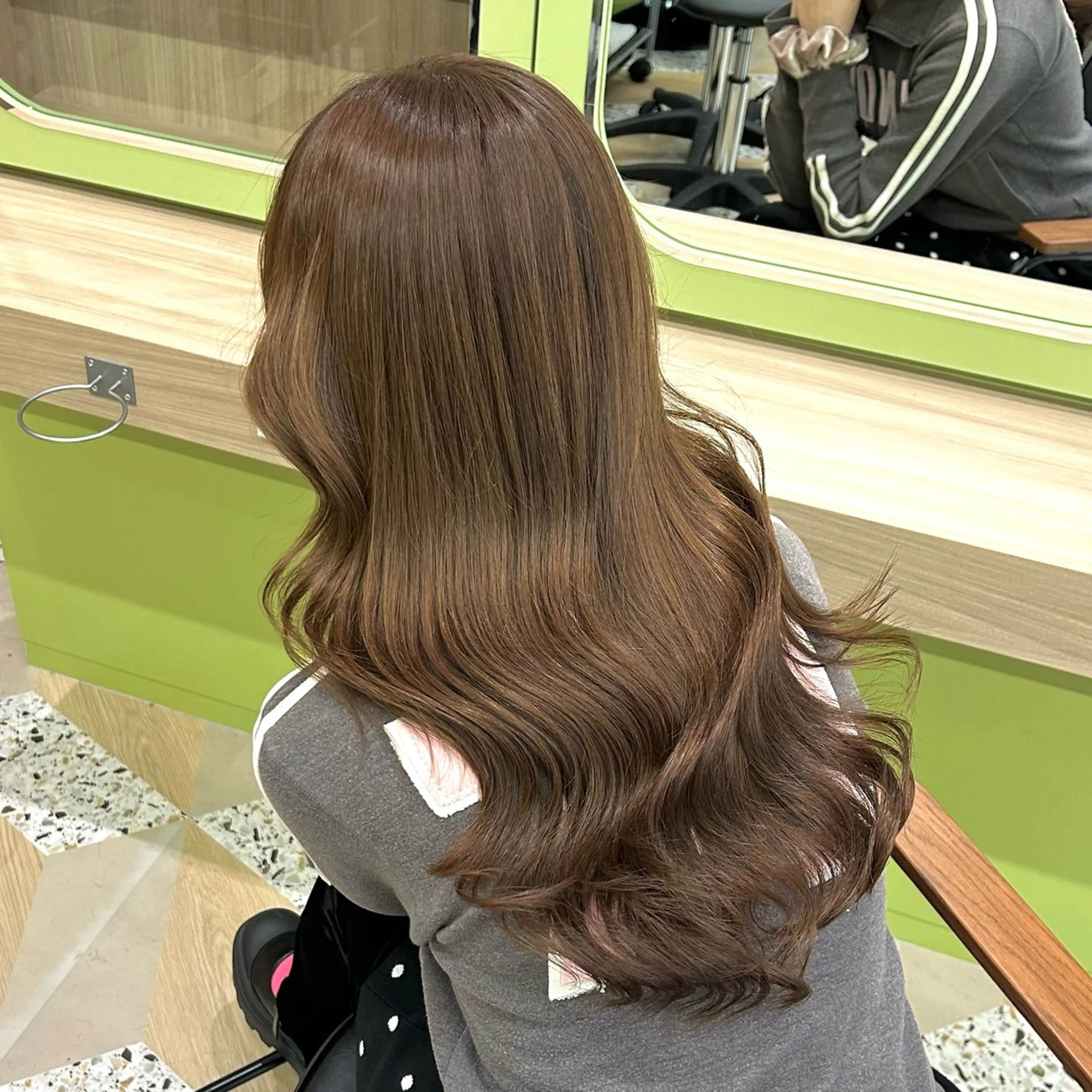 ロング カラー ベージュカラー ブリーチ ブラウンカラー ショコラベージュ 透明感カラー カット ヘアカラー トリートメント ブリーチなしベージュ /ヘアセット/ミユのヘアスタイル