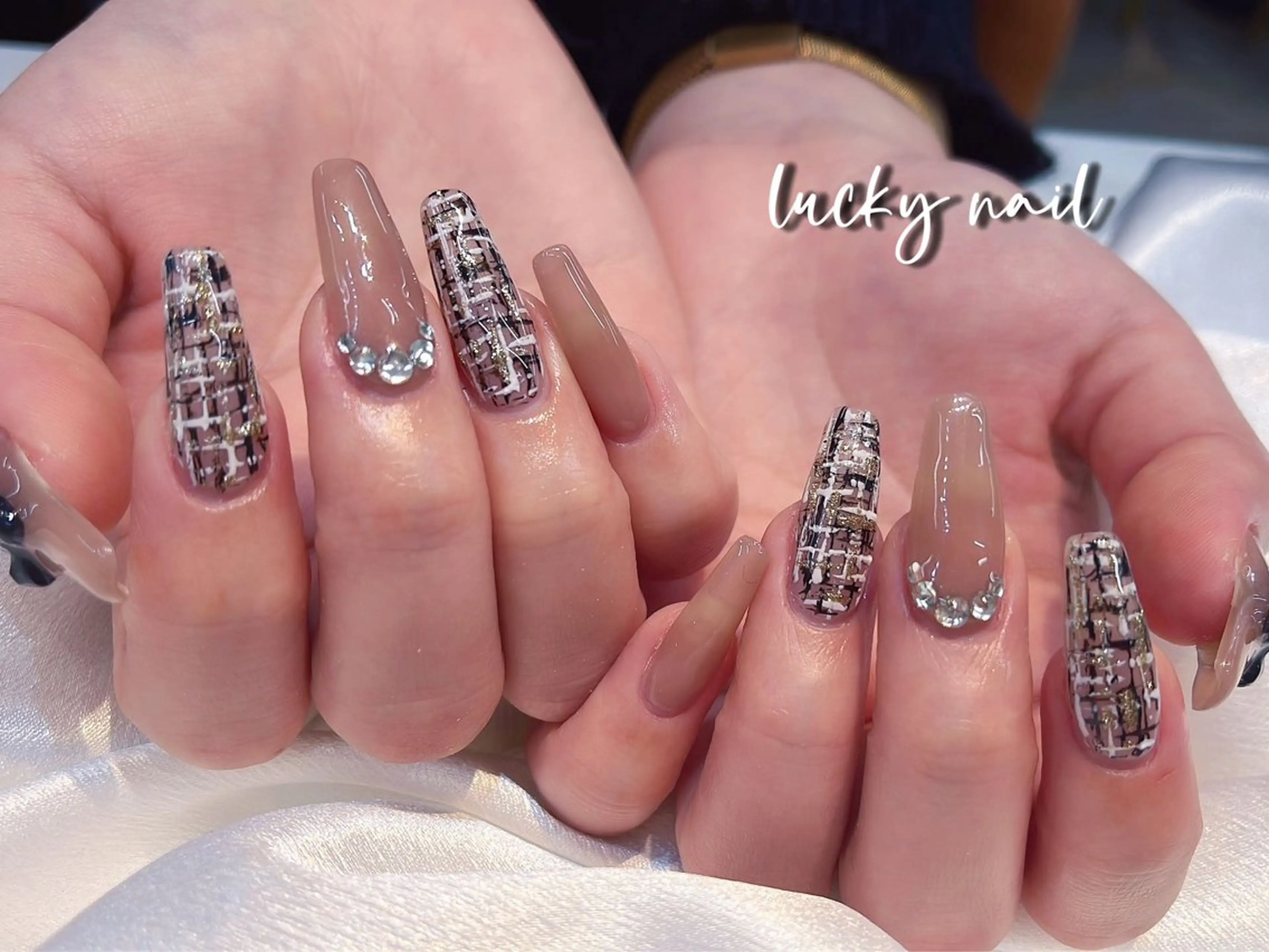 ネイル チークネイル 長さ出し ジェルネイル マグネットネイル 持ち込み Lucky nail  小林和希のネイルデザイン