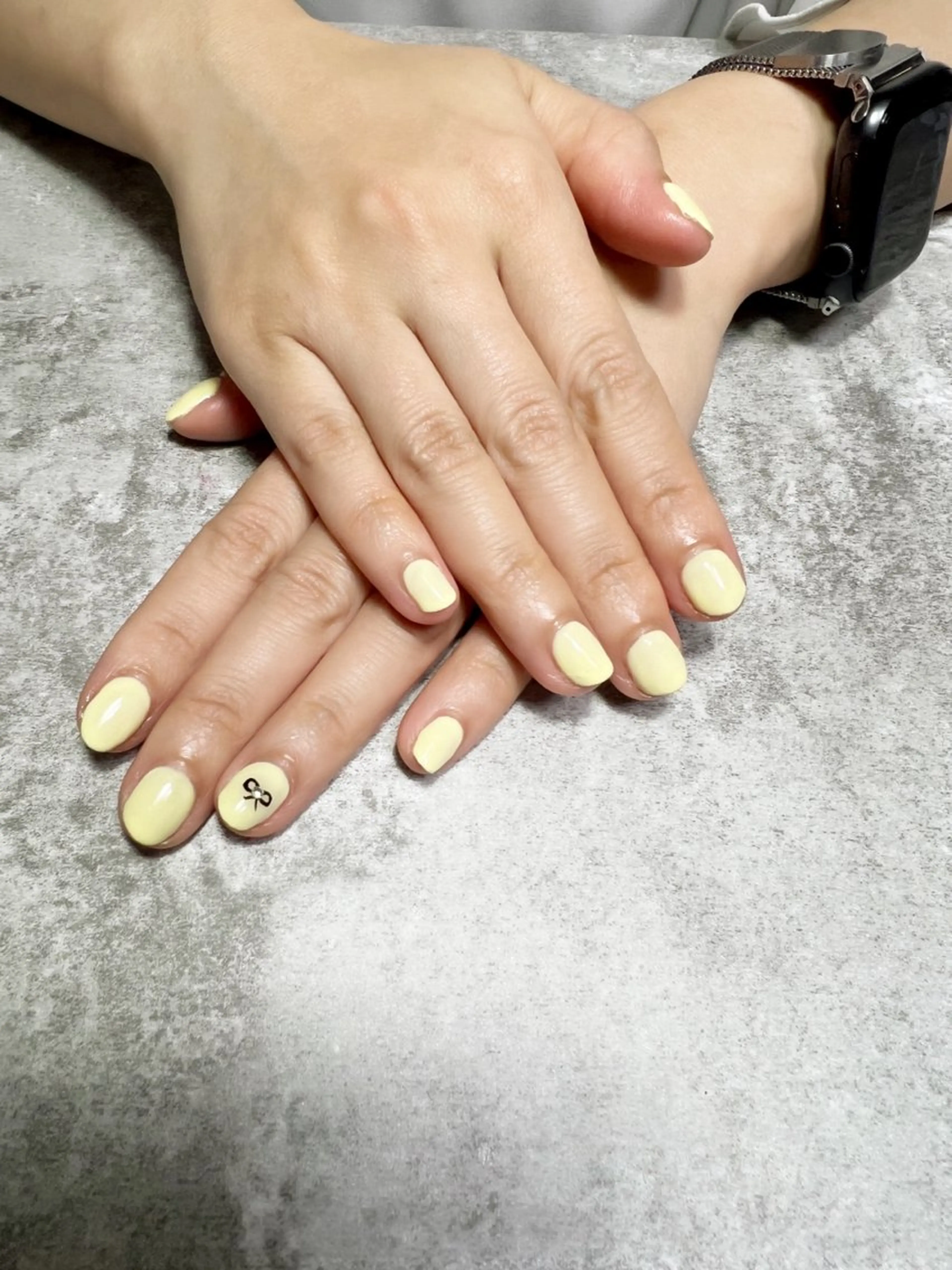 ネイル ワンカラーネイル パステルネイル リボン 黄色 ハンドネイル Aura nailのネイルデザイン