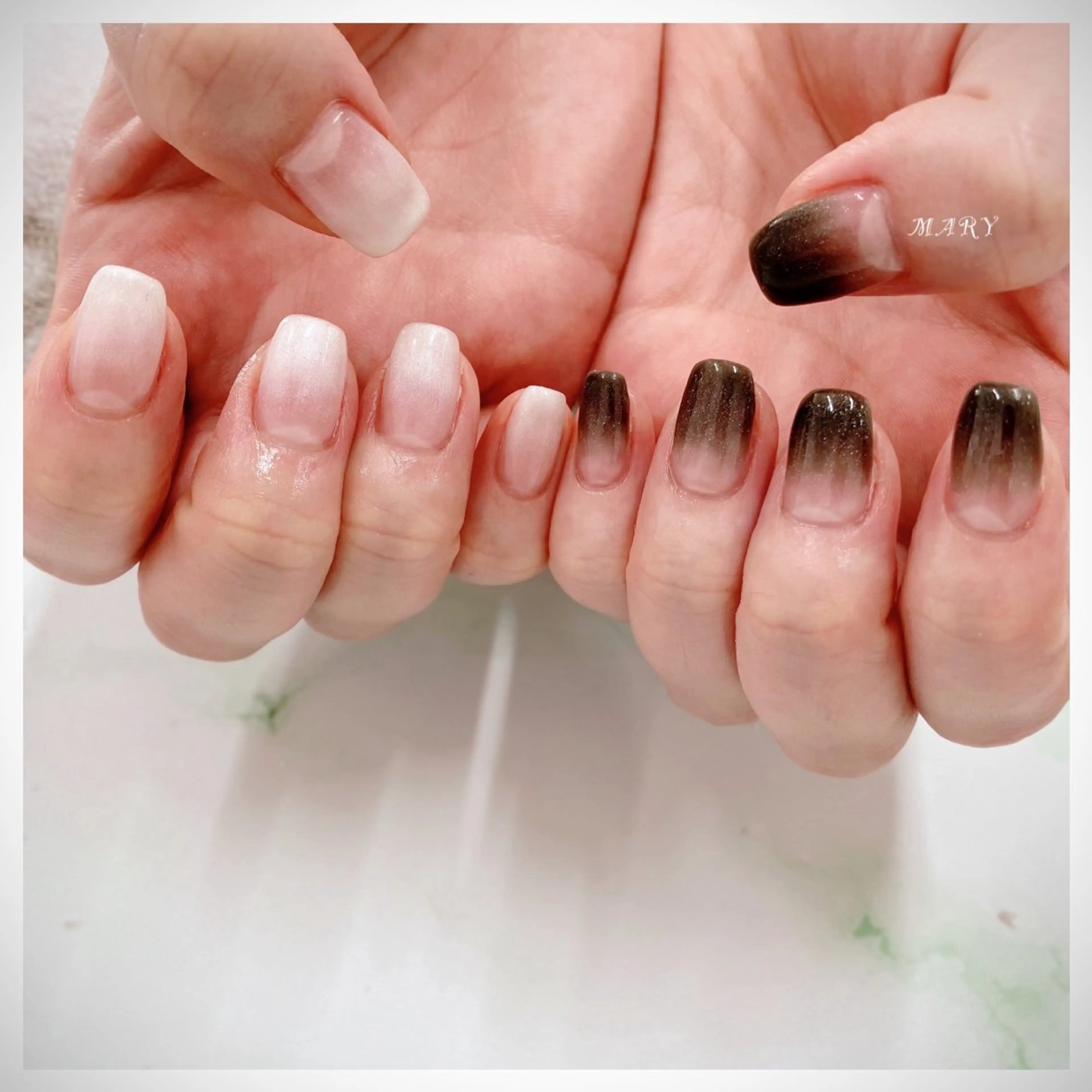 ネイル グラデーション ニュアンスネイル スクエアネイル ホワイト ハンドネイル Mary nail所属・Mary nail .narumiのネイルデザイン