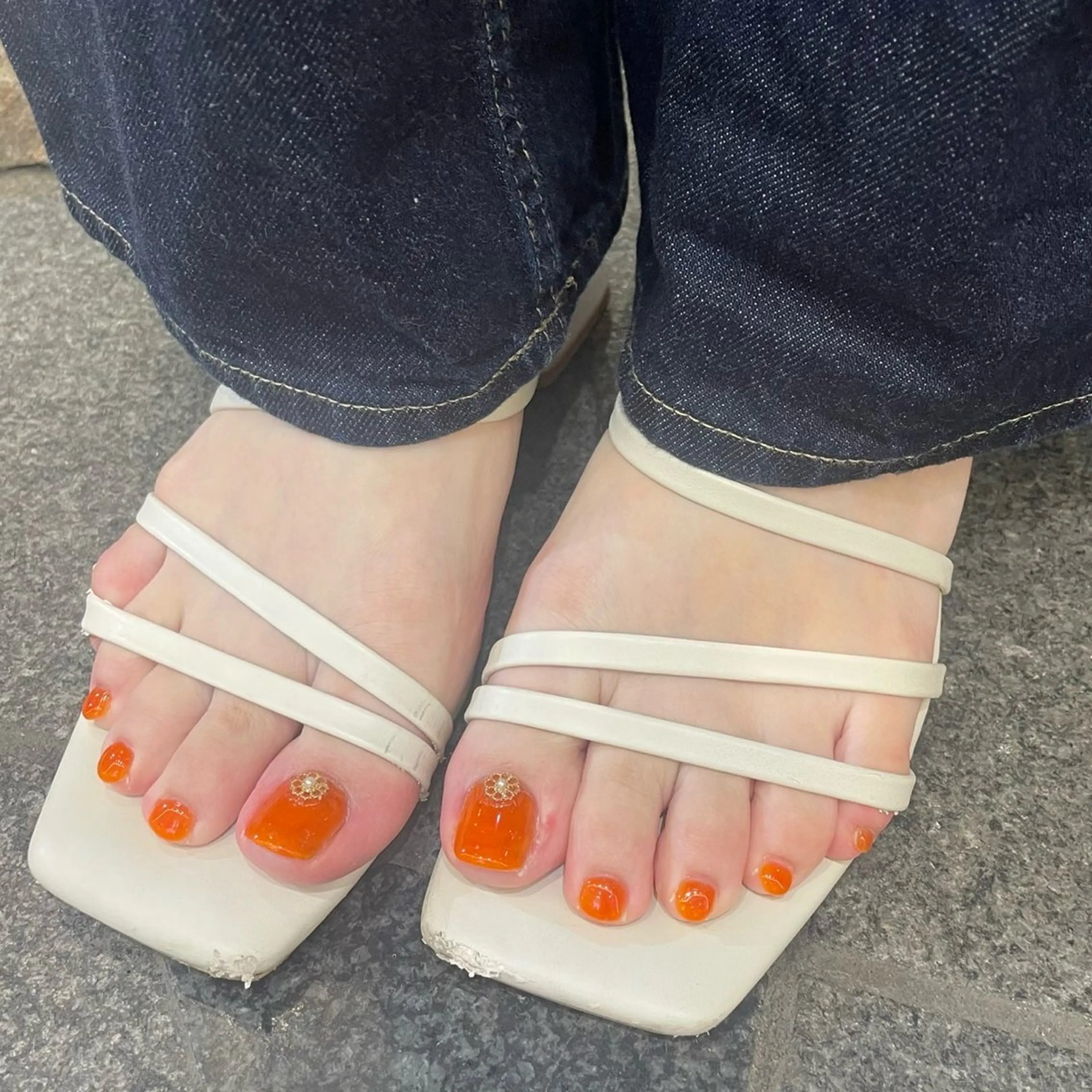 【夏限定価格🌻🌟】パラジェルフットネイル🦶🏻🌺アート6本まで🌺（オフ、長さ出し❌）の写真
