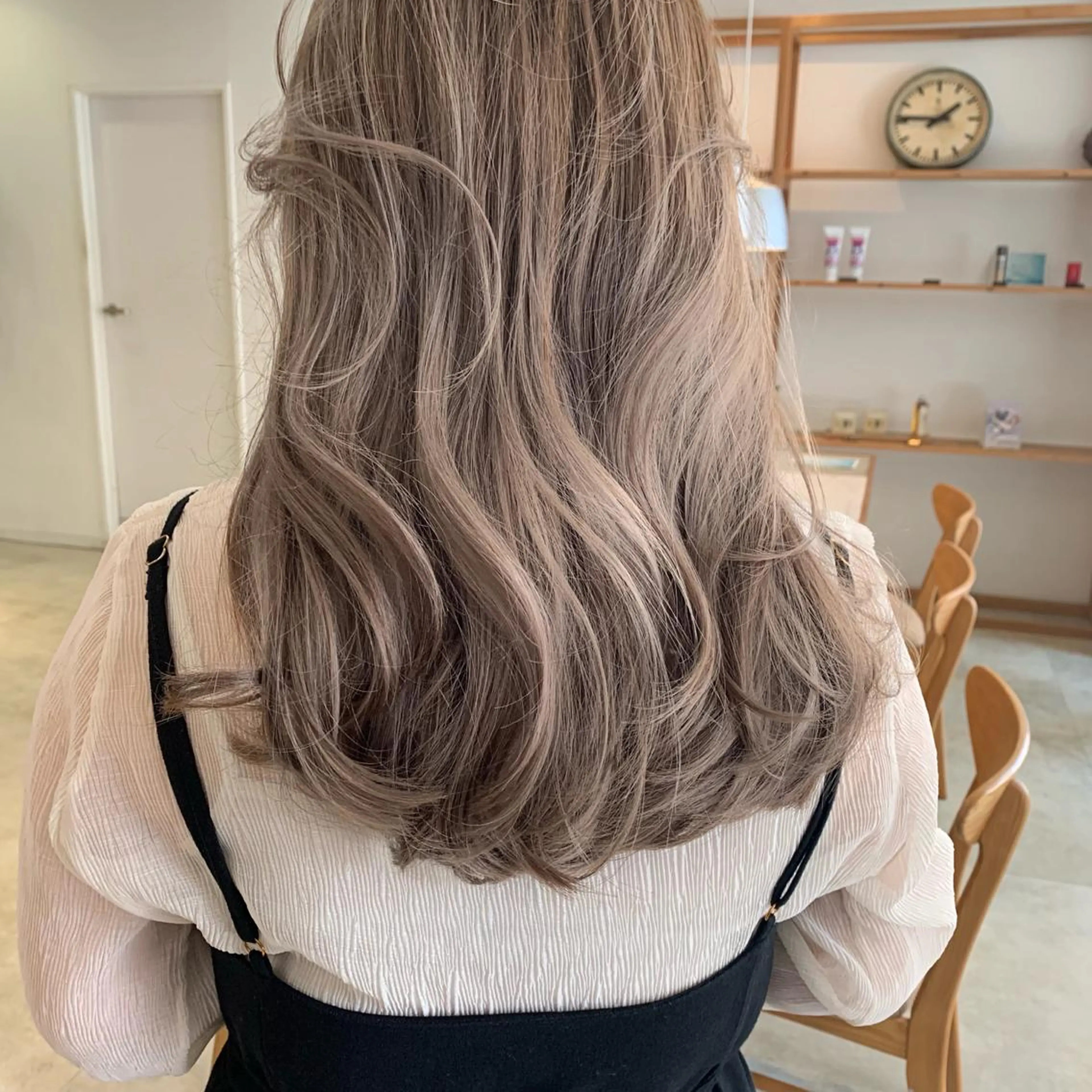セミロング アッシュ 外国人風カラー ハイライト 髪質改善 韓国風ヘア カット ヘアカラー トリートメント hoNua. 栄/透明感カラーのヘアスタイル