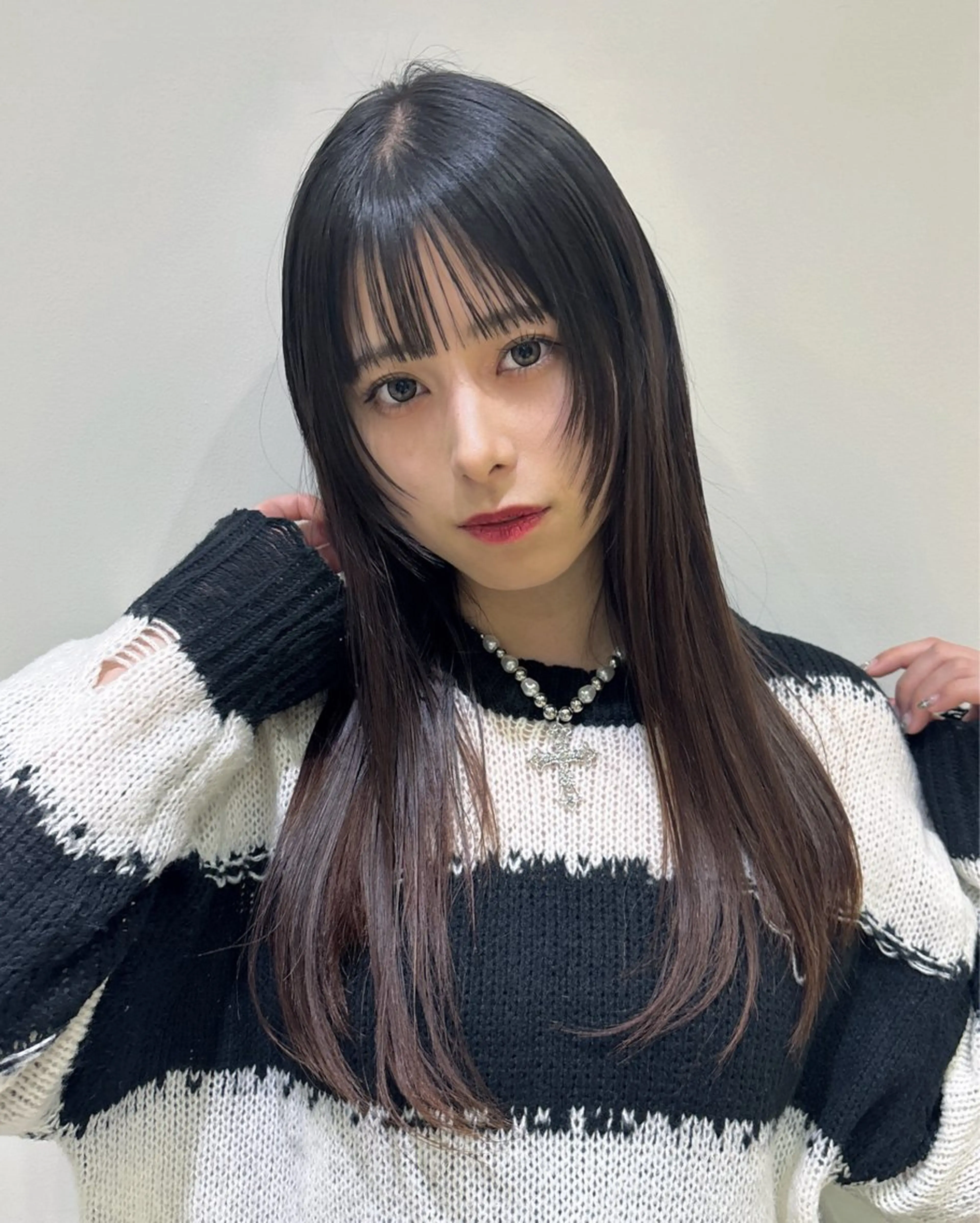 ロング カラー ヘアアレンジ 耳つぼ屋さん ‎🤍りりのヘアスタイル