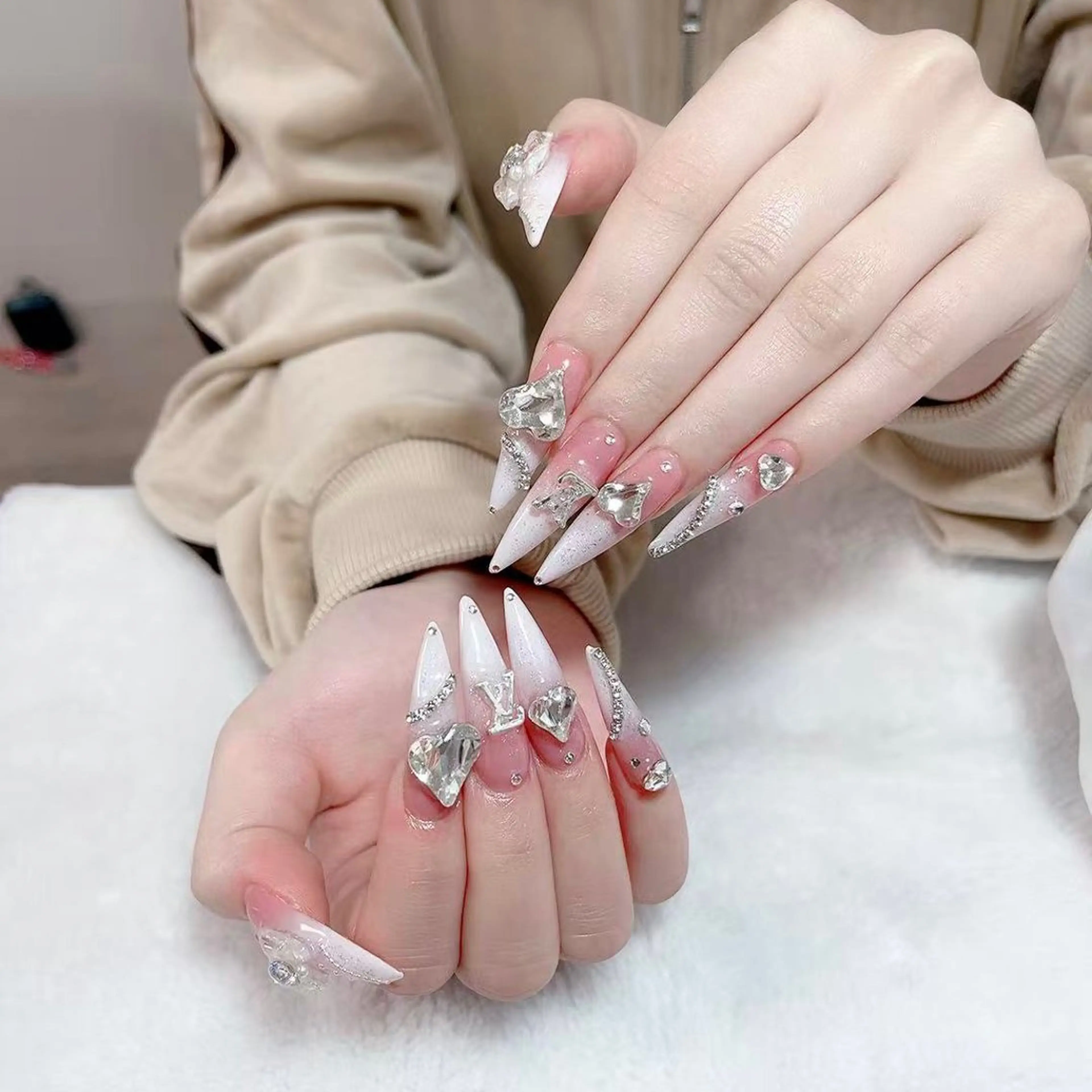 ネイル ワンホンネイル Amina nail salonのネイルデザイン
