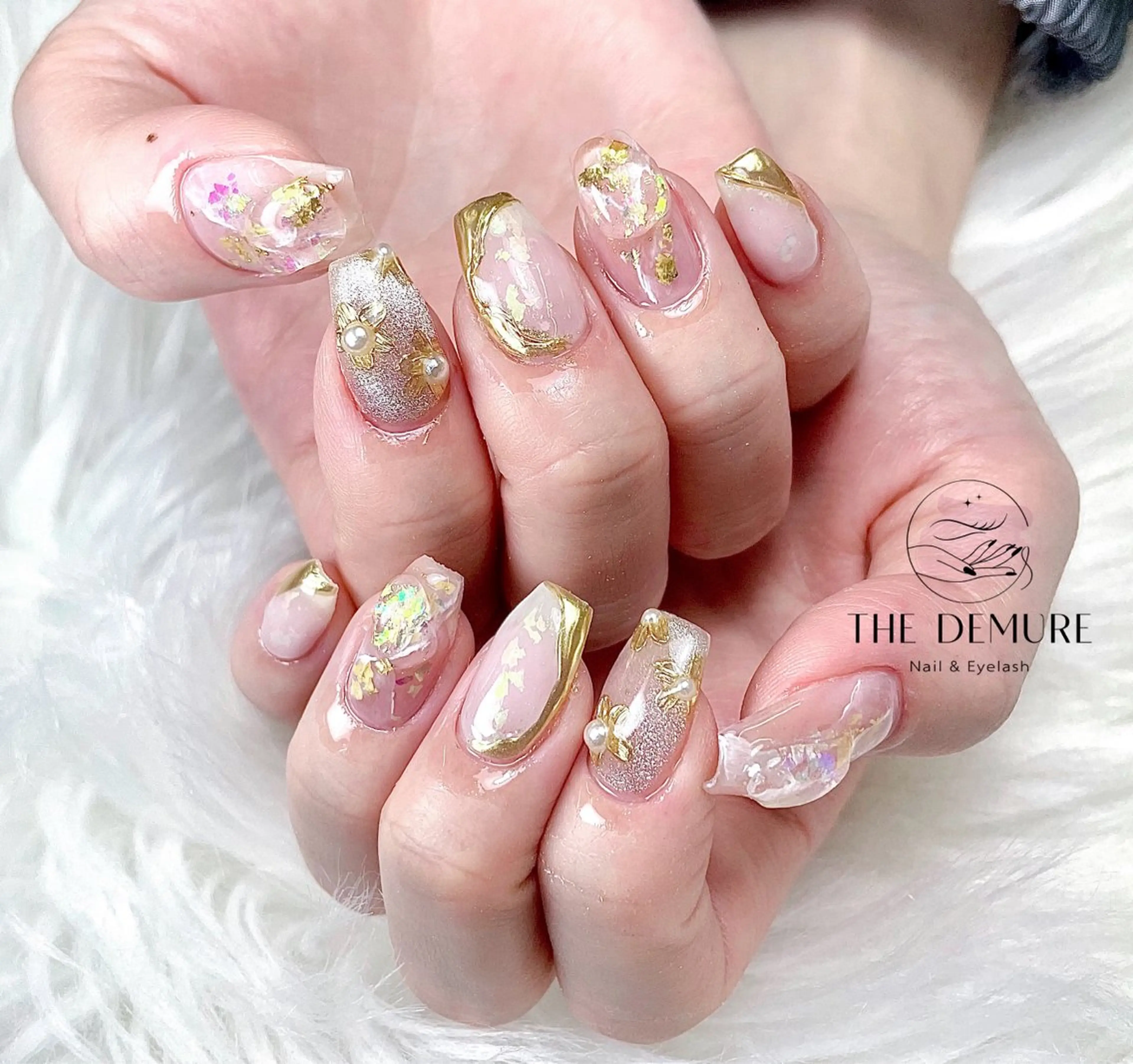 ネイル アートネイル キラキラネイル 韓国ネイル 水色 ロングネイル ハンドネイル ハンドケア NailDemure 【銀座店】のネイルデザイン