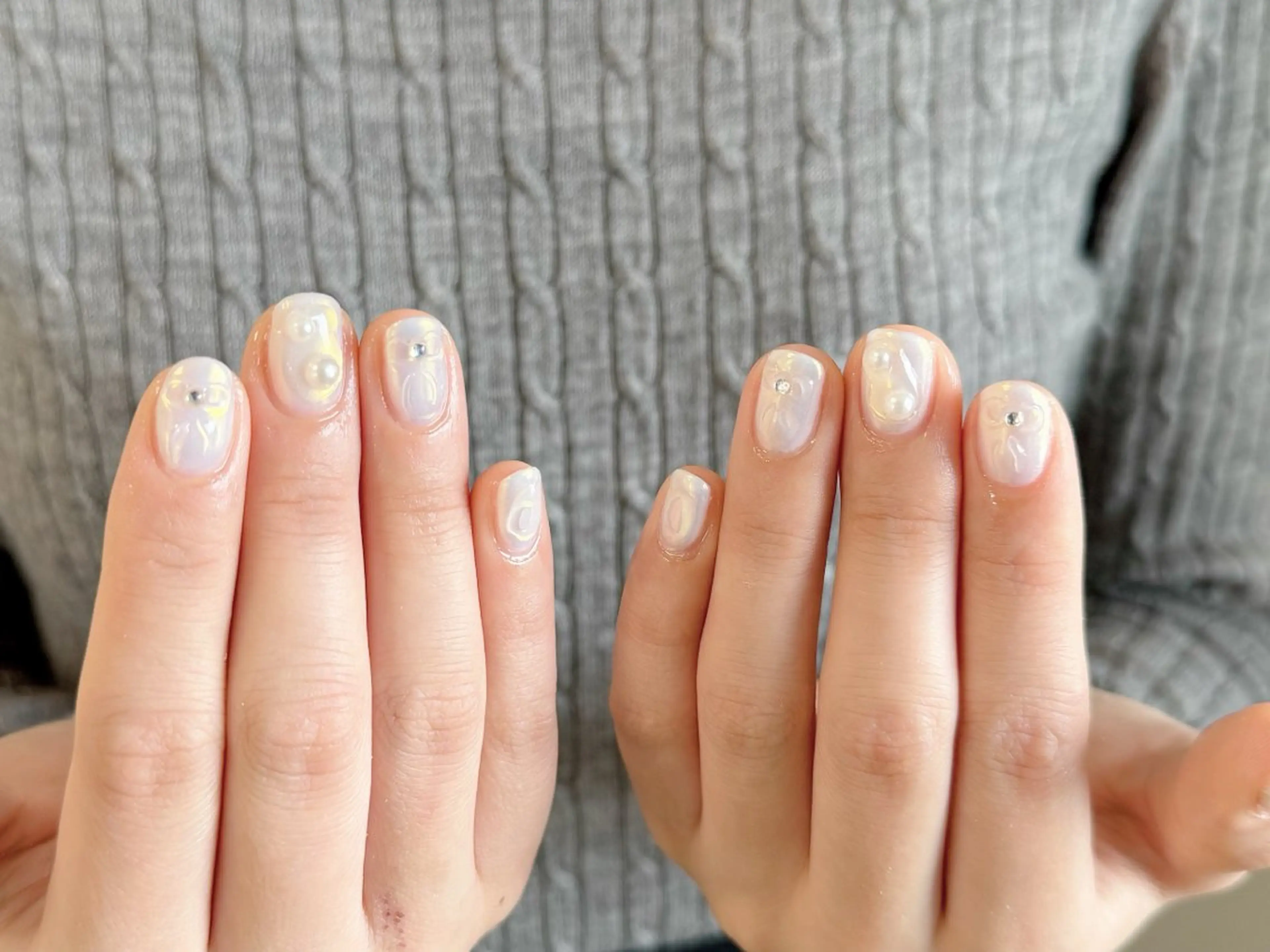 ネイル オーロラネイル ミラーネイル ニュアンスネイル ホワイト nail salon kicchiのネイルデザイン