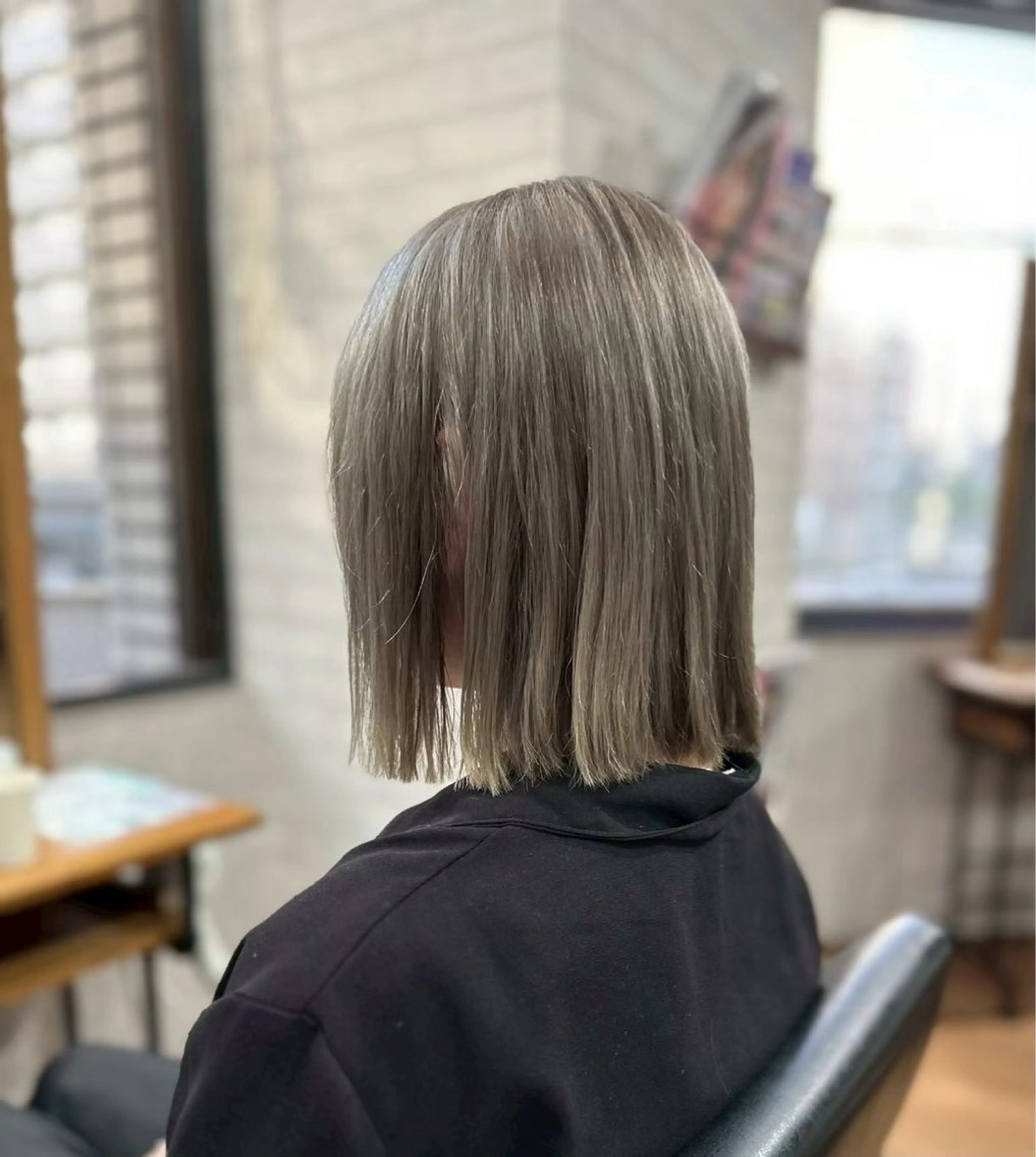 セミロング カラー 土屋 咲希のヘアスタイル