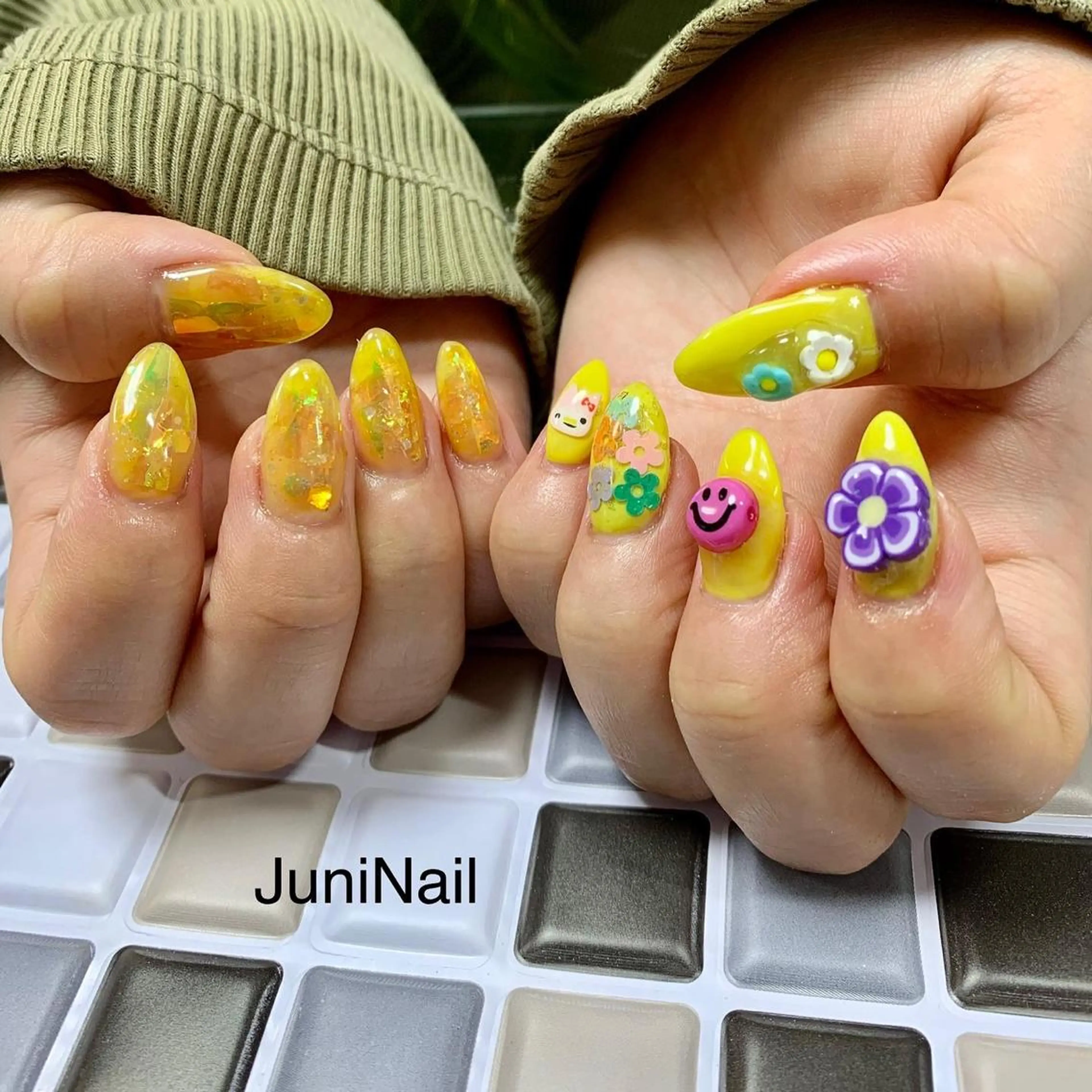 ネイル オーロラネイル クリアネイル 成人式 フラッシュネイル フレンチネイル ハンドネイル JuniNail 주니네일🇰🇷suのネイルデザイン