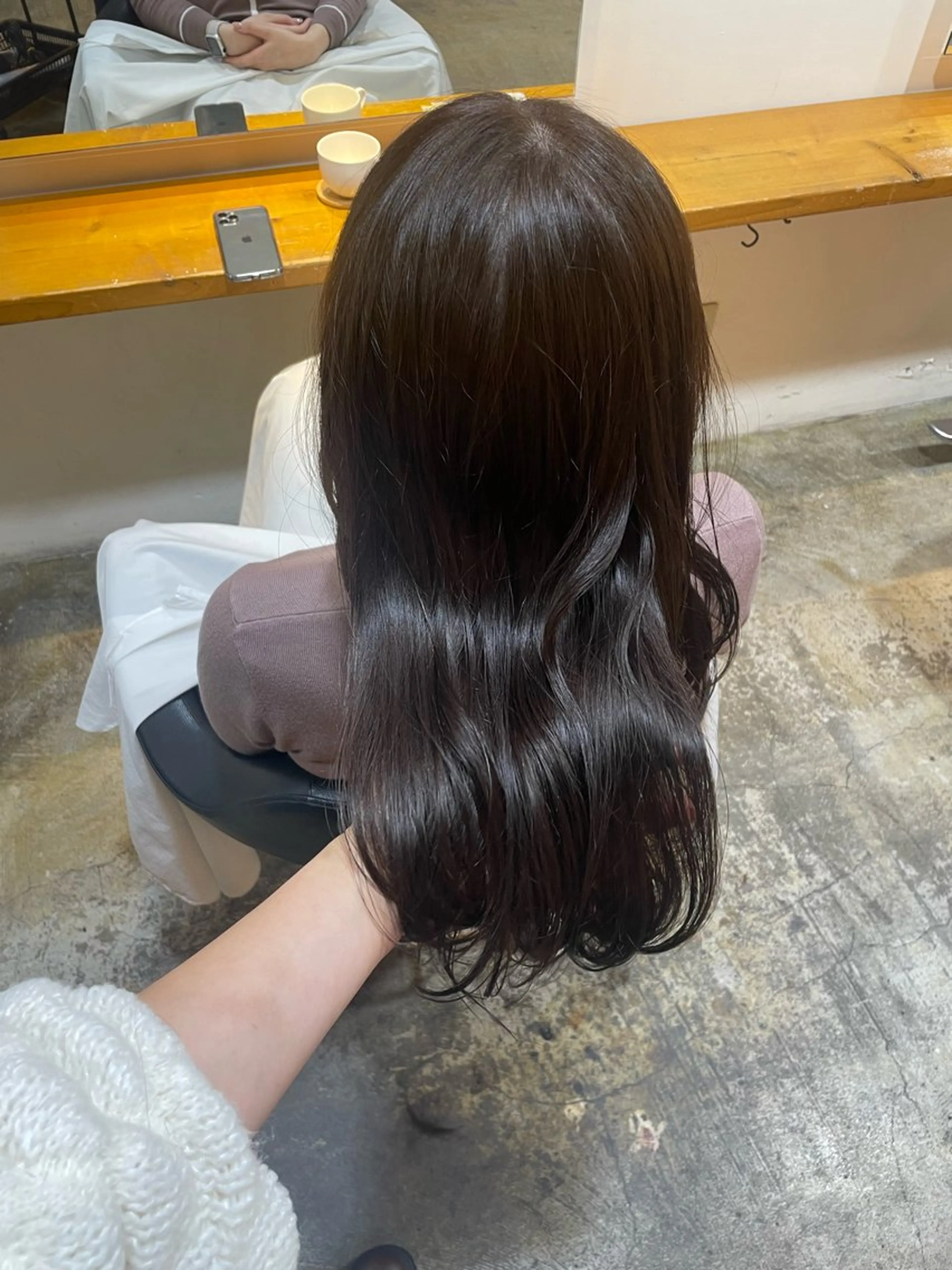 セミロング カラー グレージュ オリーブグレージュ オリーブグレー カット ヘアカラー トリートメント MIOベージュカラー 柔らかいカラーのヘアスタイル