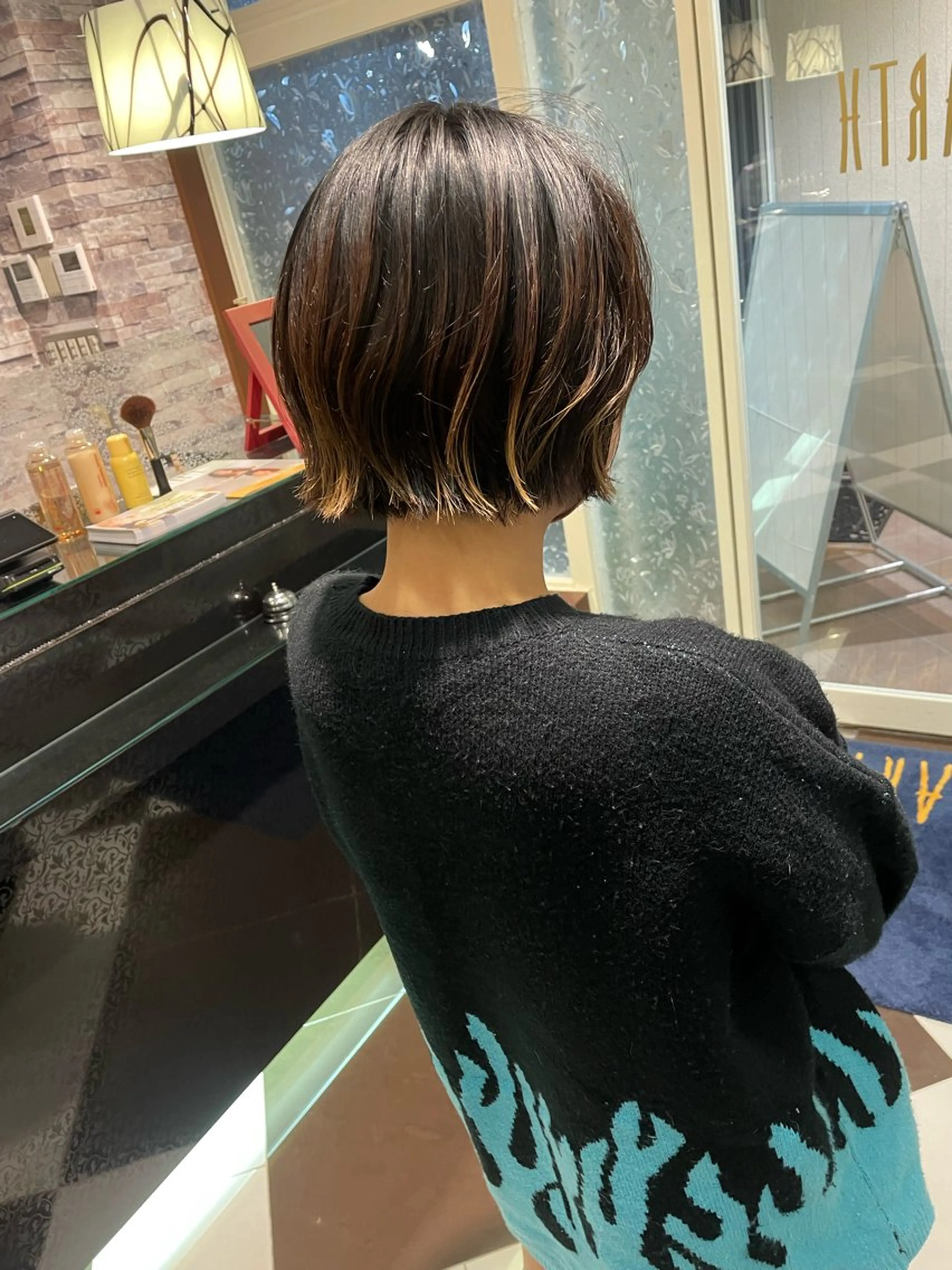 ショート カラー ボブ 佐々木 麻純のヘアスタイル