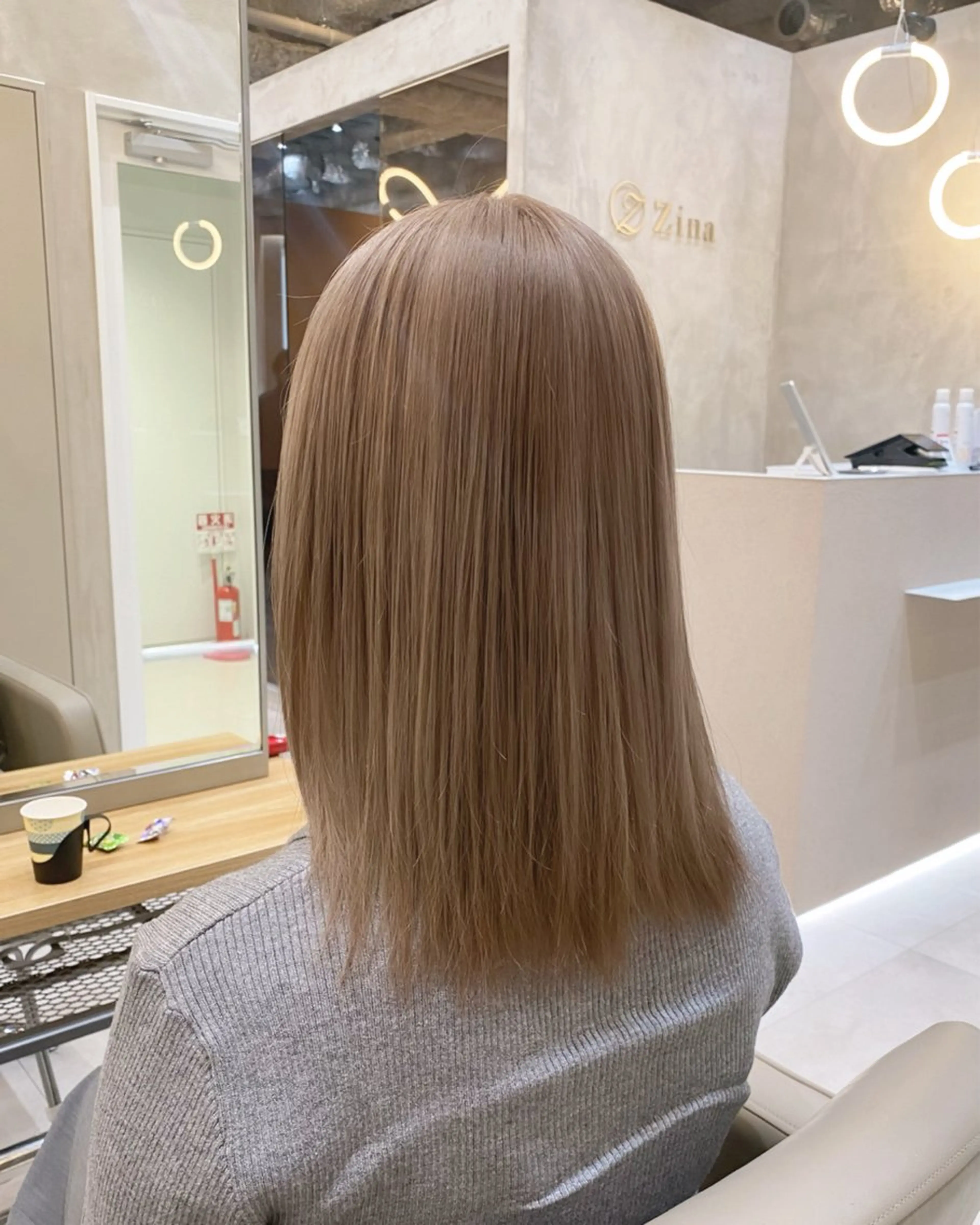 ミディアム カラー ヘアアレンジ ベージュカラー ブリーチ ブラウンカラー 透明感カラー ダブルカラー ヘアカラー トリートメント ヘアセット 藤岡 誠也のヘアスタイル