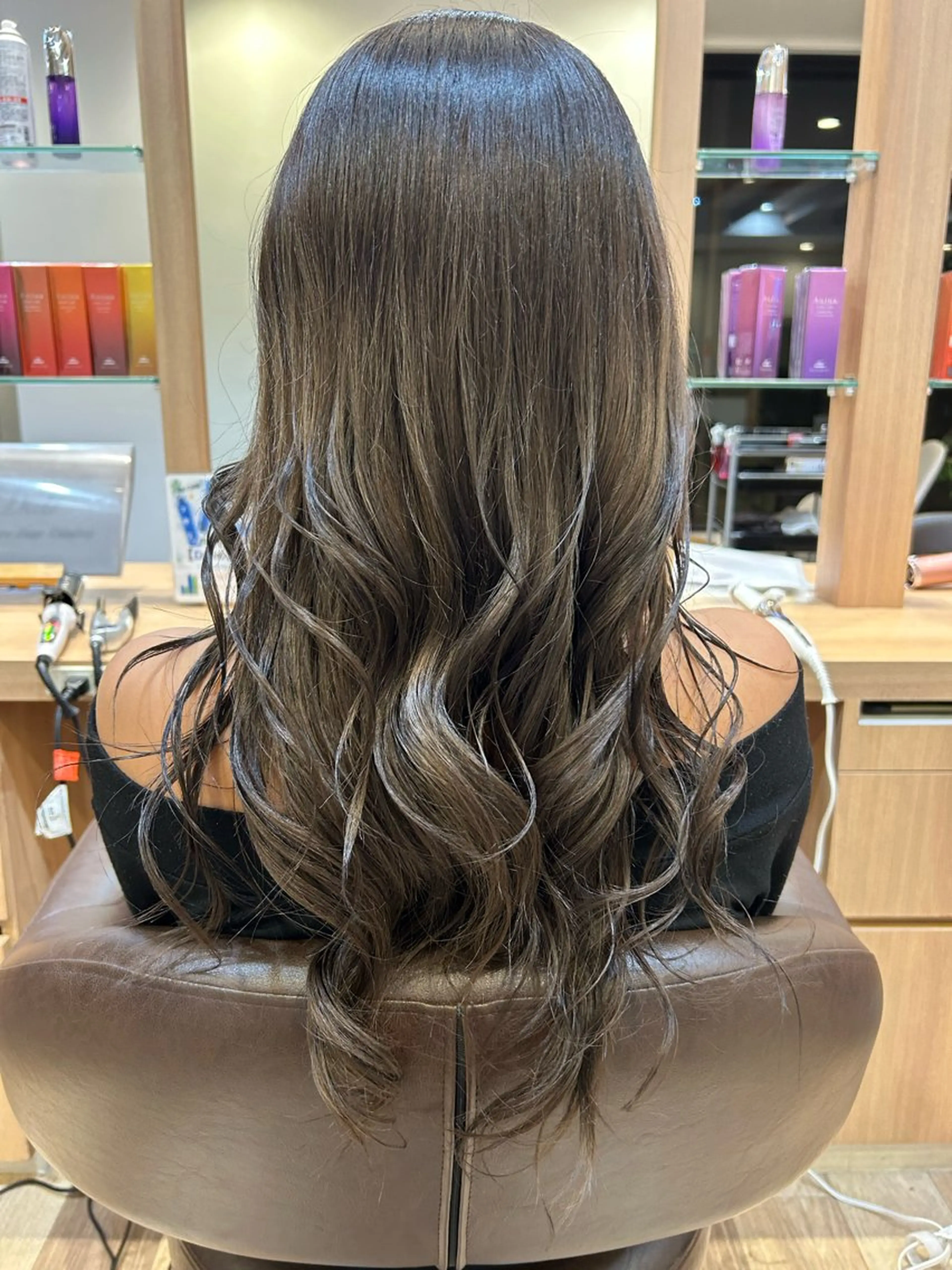カラー ブリーチ 透明感カラー グレージュ ヘアカラー トリートメント 後藤 莉子のヘアスタイル