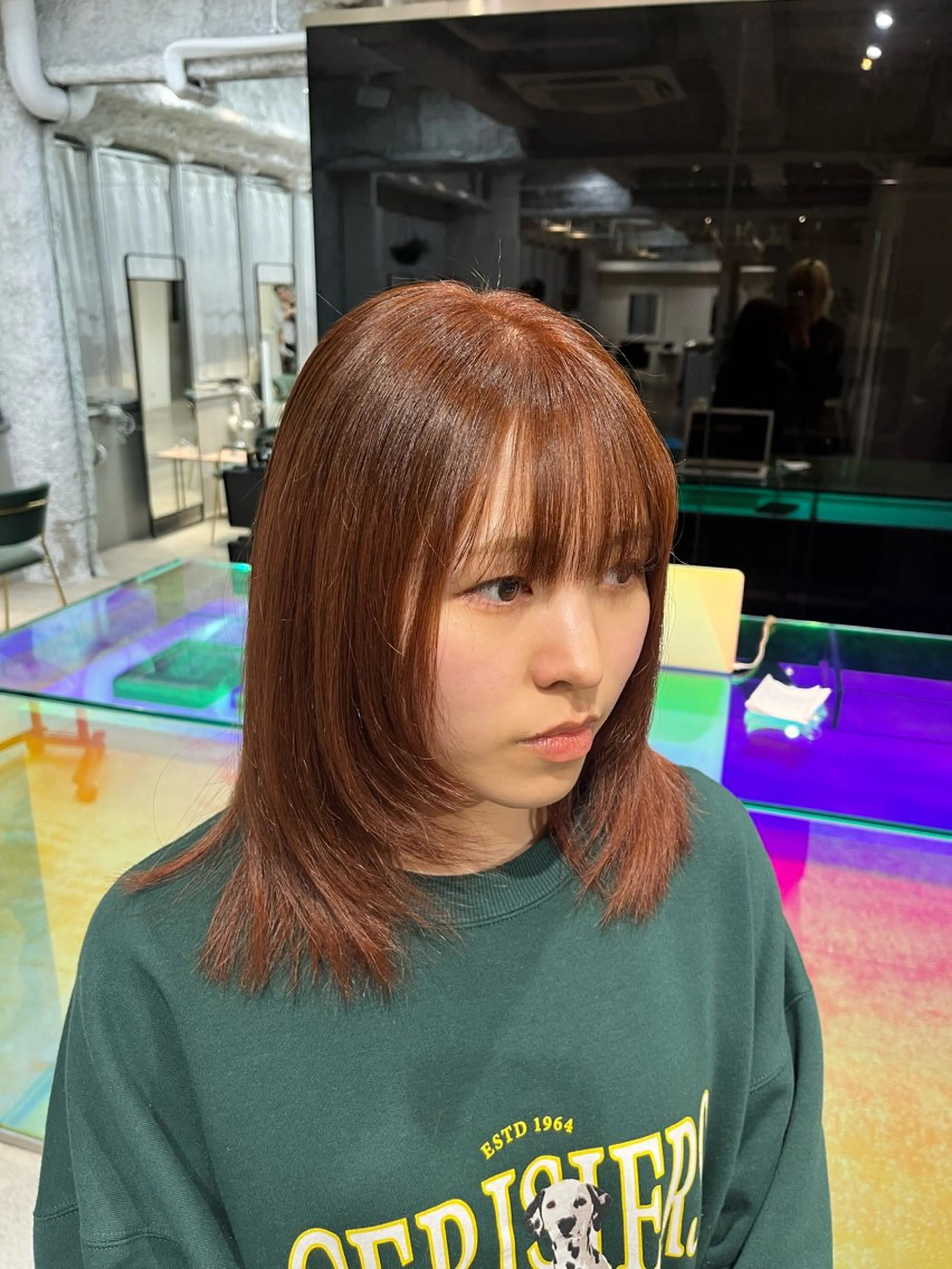 ミディアム 顔まわりレイヤー 顔周りカット レイヤーカット カット ヘアカラー 宇佐美佳／レイヤー /縮毛矯正のヘアスタイル