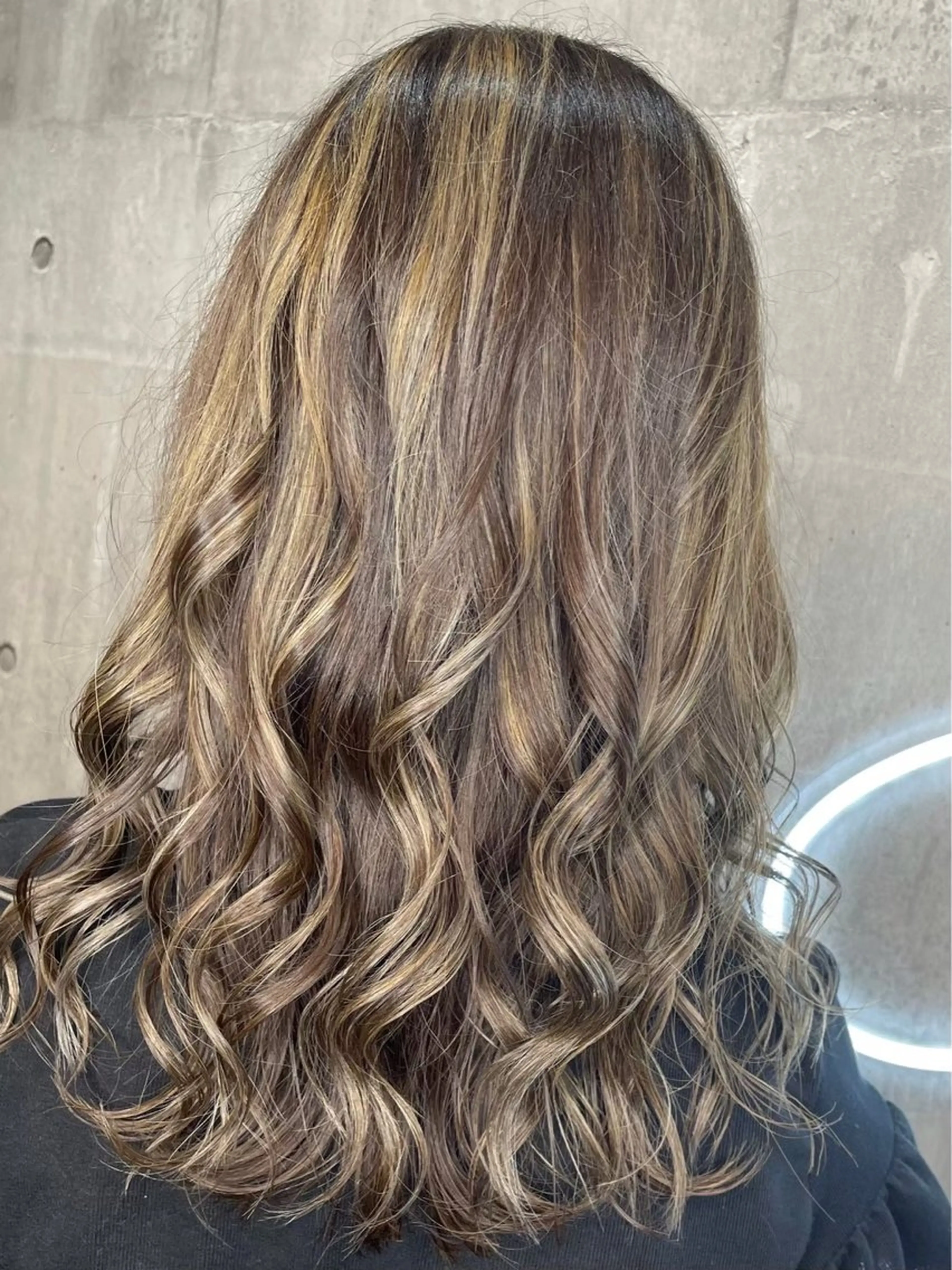 ロング 透明感ハイトーン カラー🦋🌧希咲のヘアスタイル
