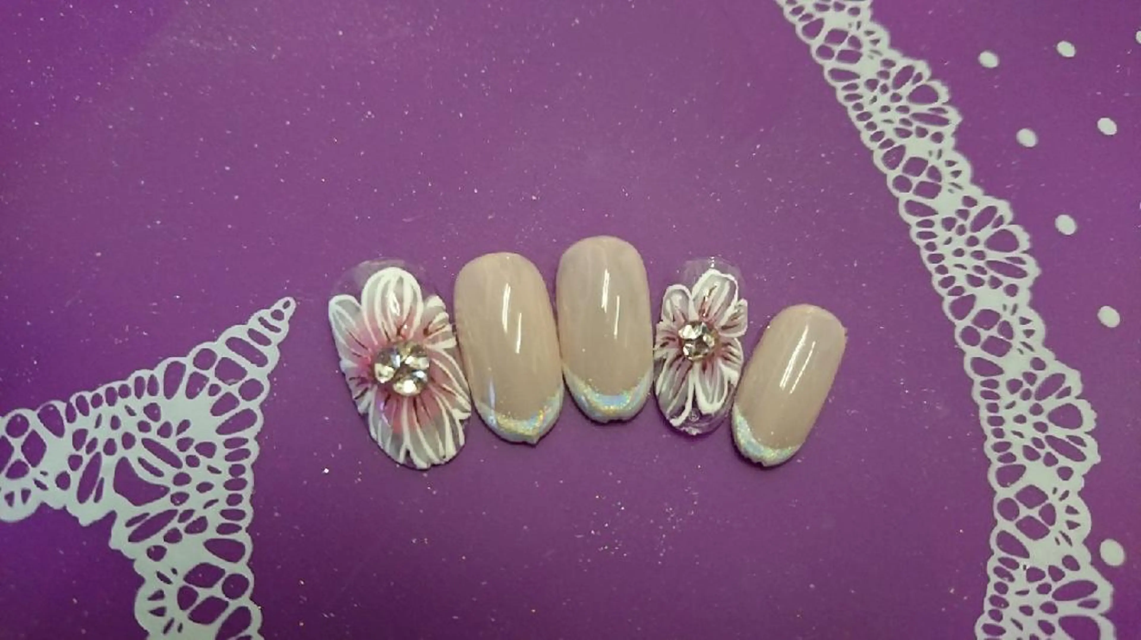 ミディアム ネイル ノーファンデの樹所属・宇治 名帆子のマツエク・マツパデザイン