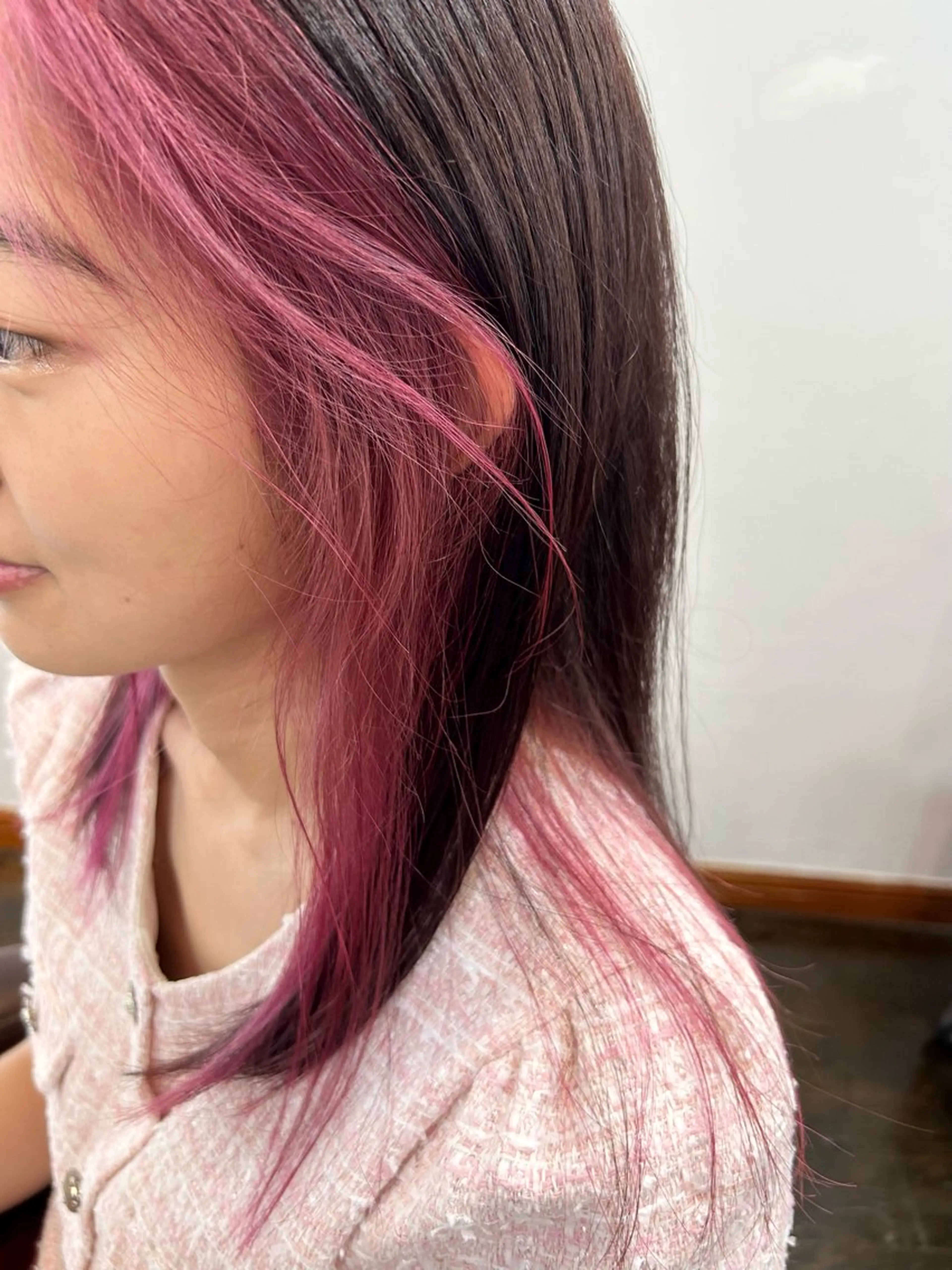 カラー ミストバング  フェイスフレーミング ピンクカラー 坂本 瑞季のヘアスタイル