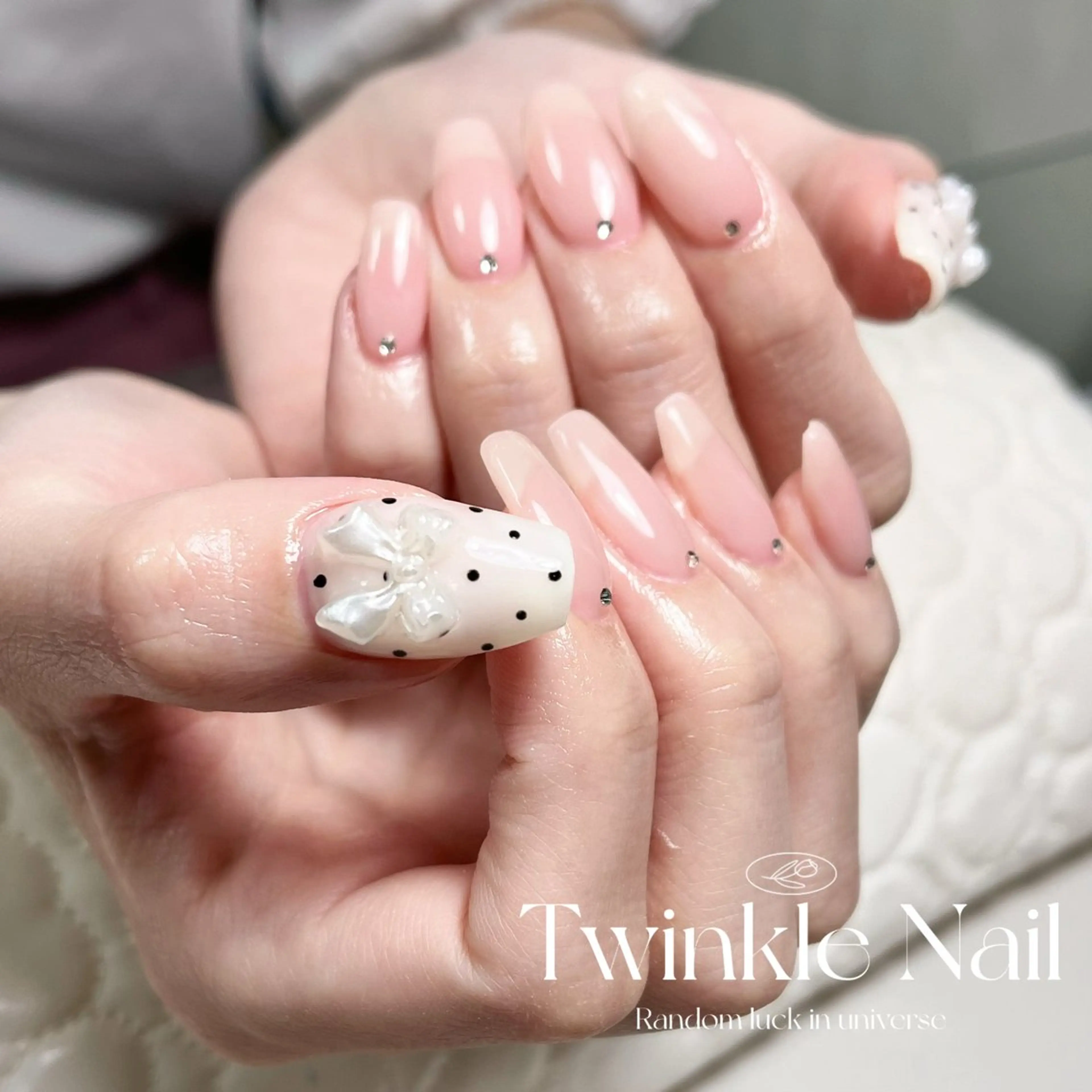 ネイル ドット ガーリー キラキラネイル リボン ハンドネイル Twinkle Nail Kuboのネイルデザイン
