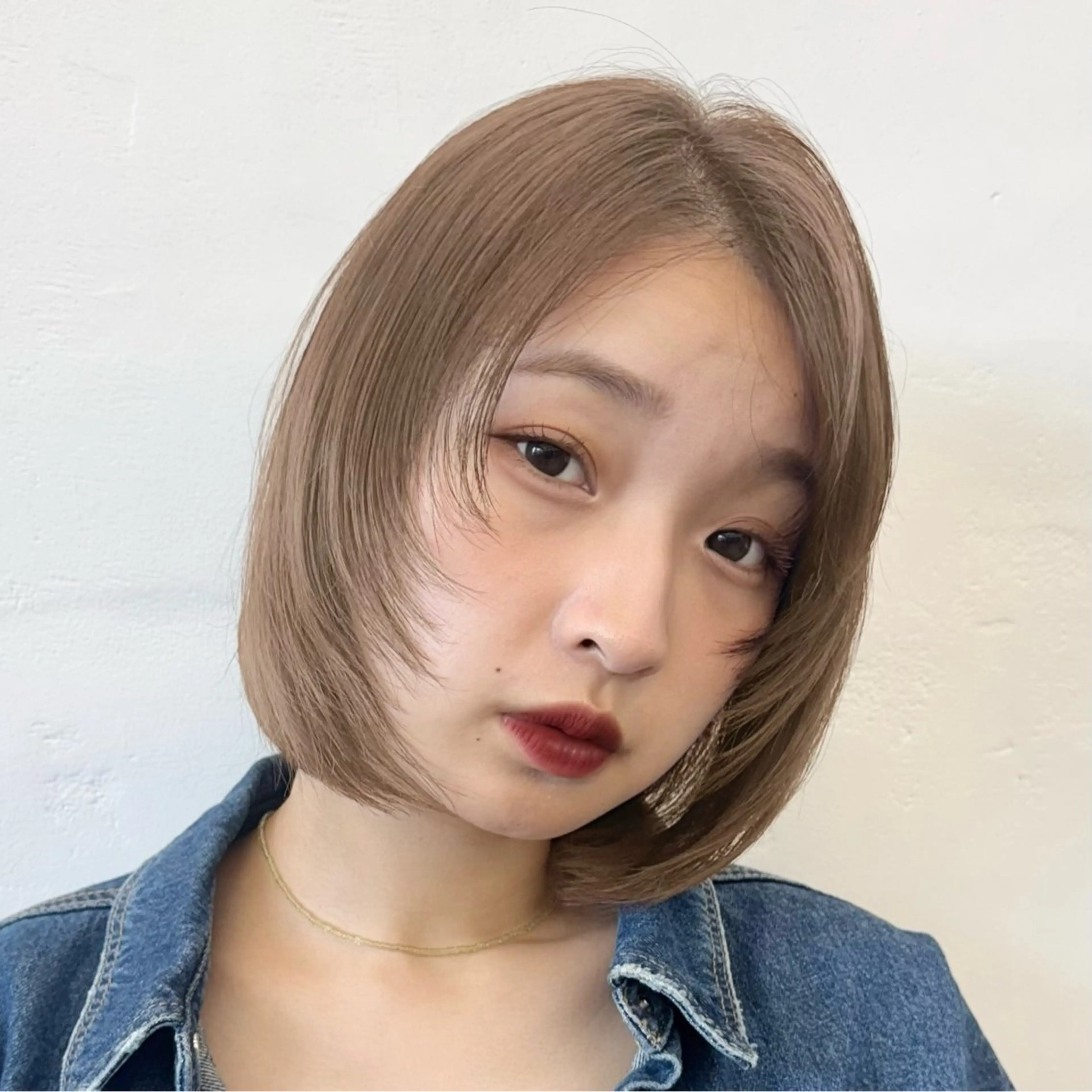ミディアム カラー ヘアアレンジ ボブレイヤー ブリーチ ダブルカラー ブリーチなしカラー ボブ カット ヘアカラー トリートメント ヘッドスパ ヘアセット 暖色ダブルカラーボブ レイヤー🌈AINAのヘアスタイル