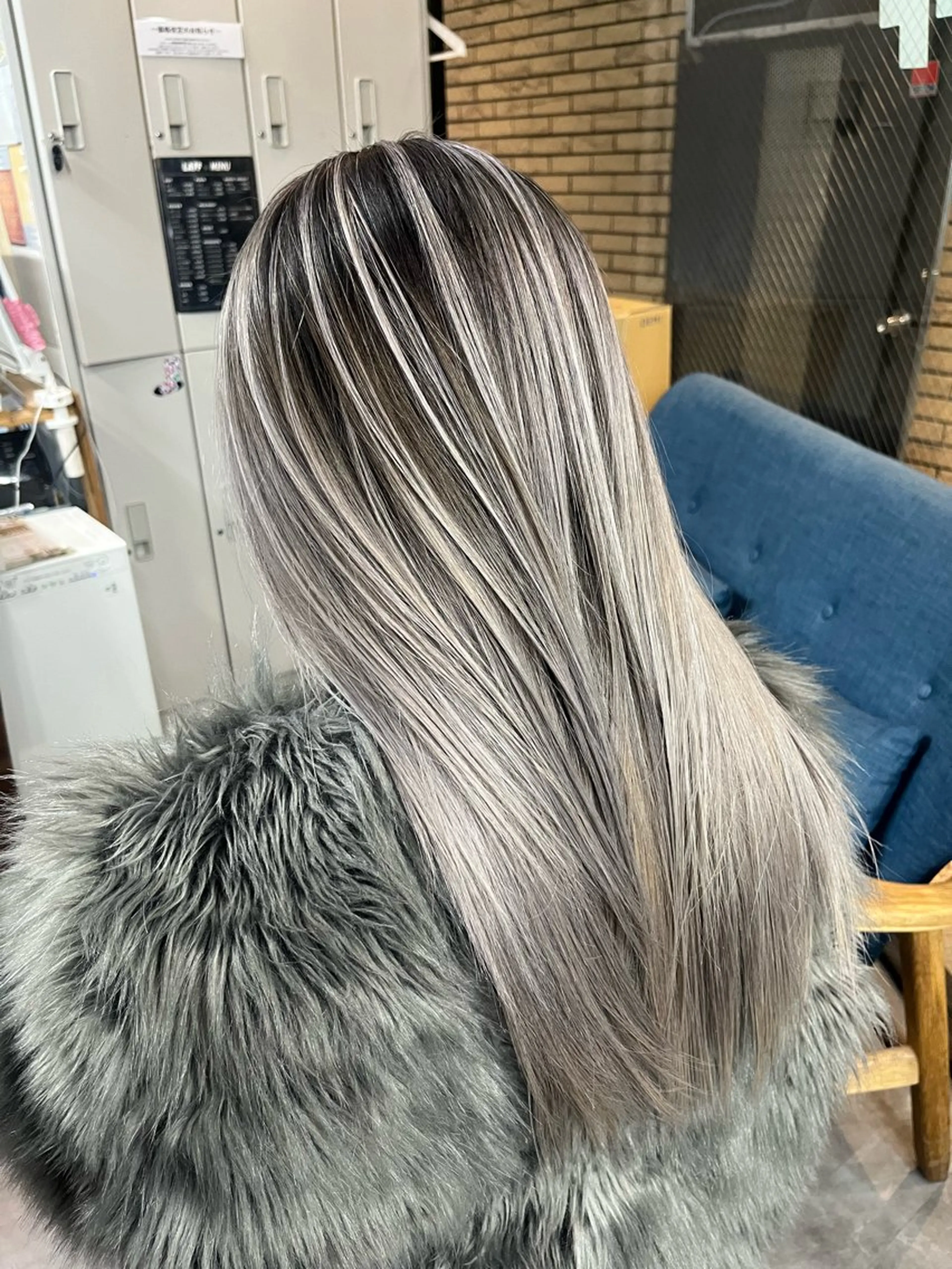 ロング カラー バレイヤージュ シルバー ホワイトシルバー レイヤーカット ヘアカラー LAFF きよののヘアスタイル