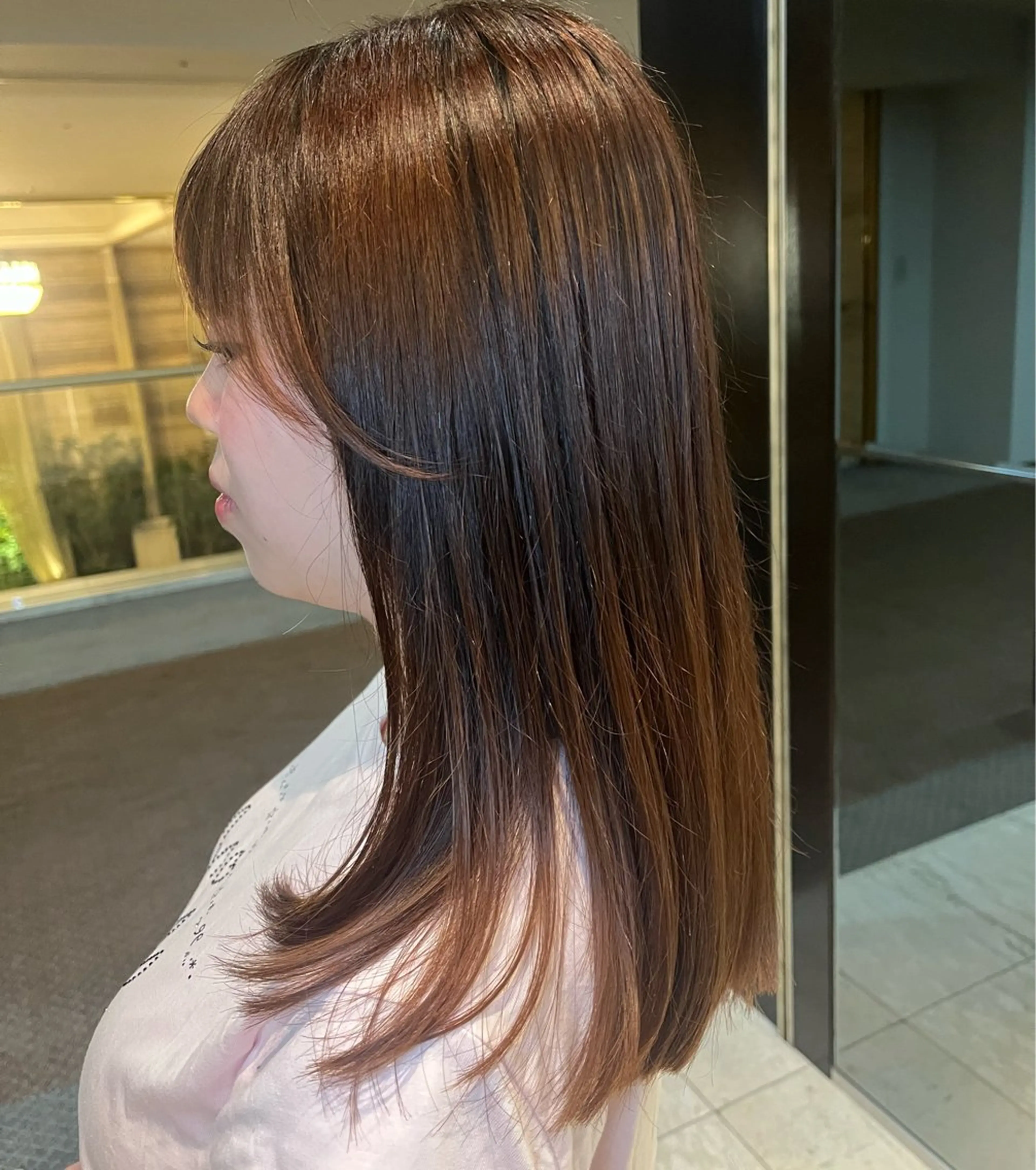 セミロング 顔周りカット サロンドボーテレイ所属・タナカ マユのヘアスタイル