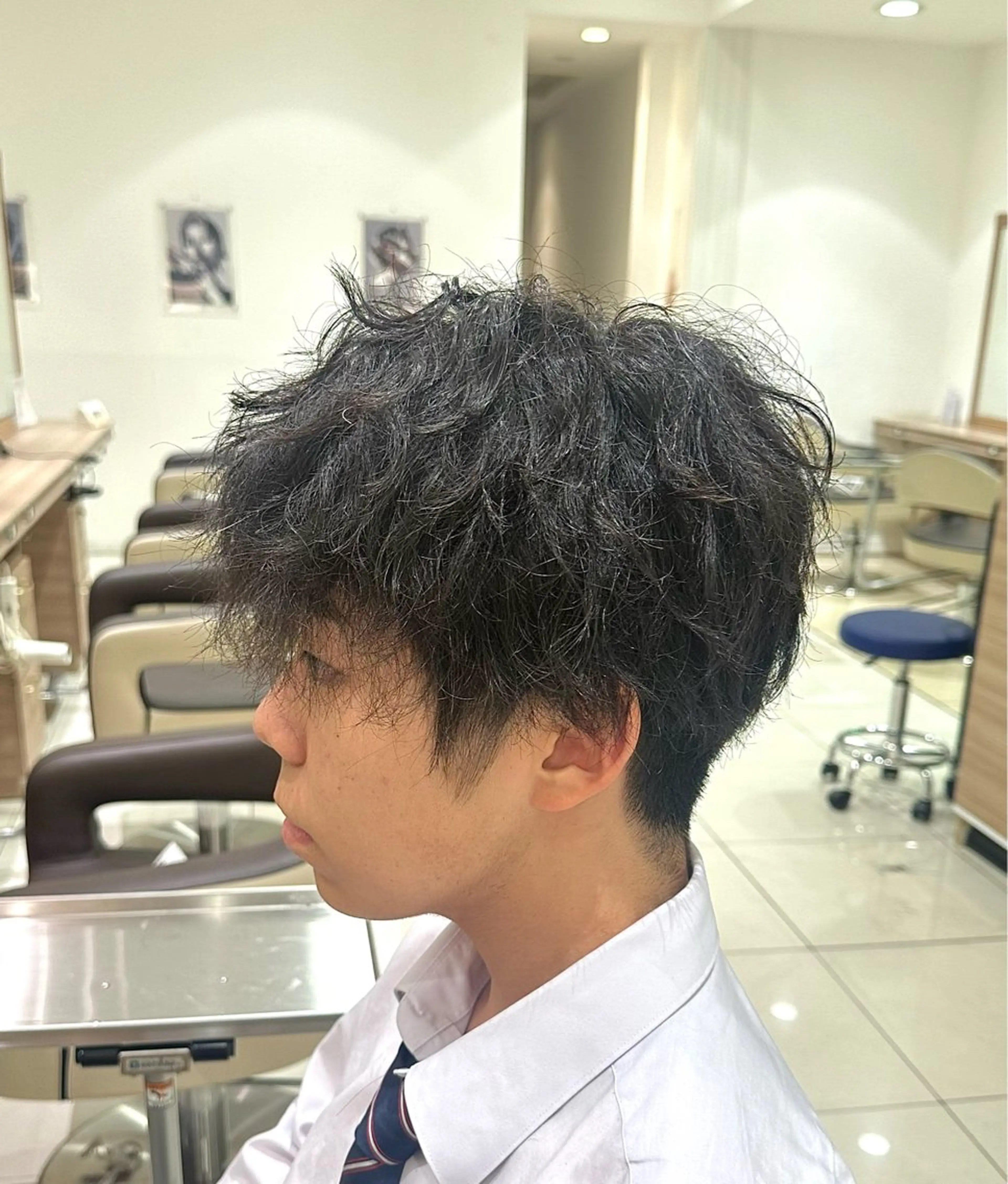 ショート カラー パーマ メンズ メンズパーマ 学生（メンズ向け） ツイストスパイラルパーマ 学生 スパイラルパーマ カット パーマ Ash 八王子店 パーマ特化‪‪ユージのヘアスタイル