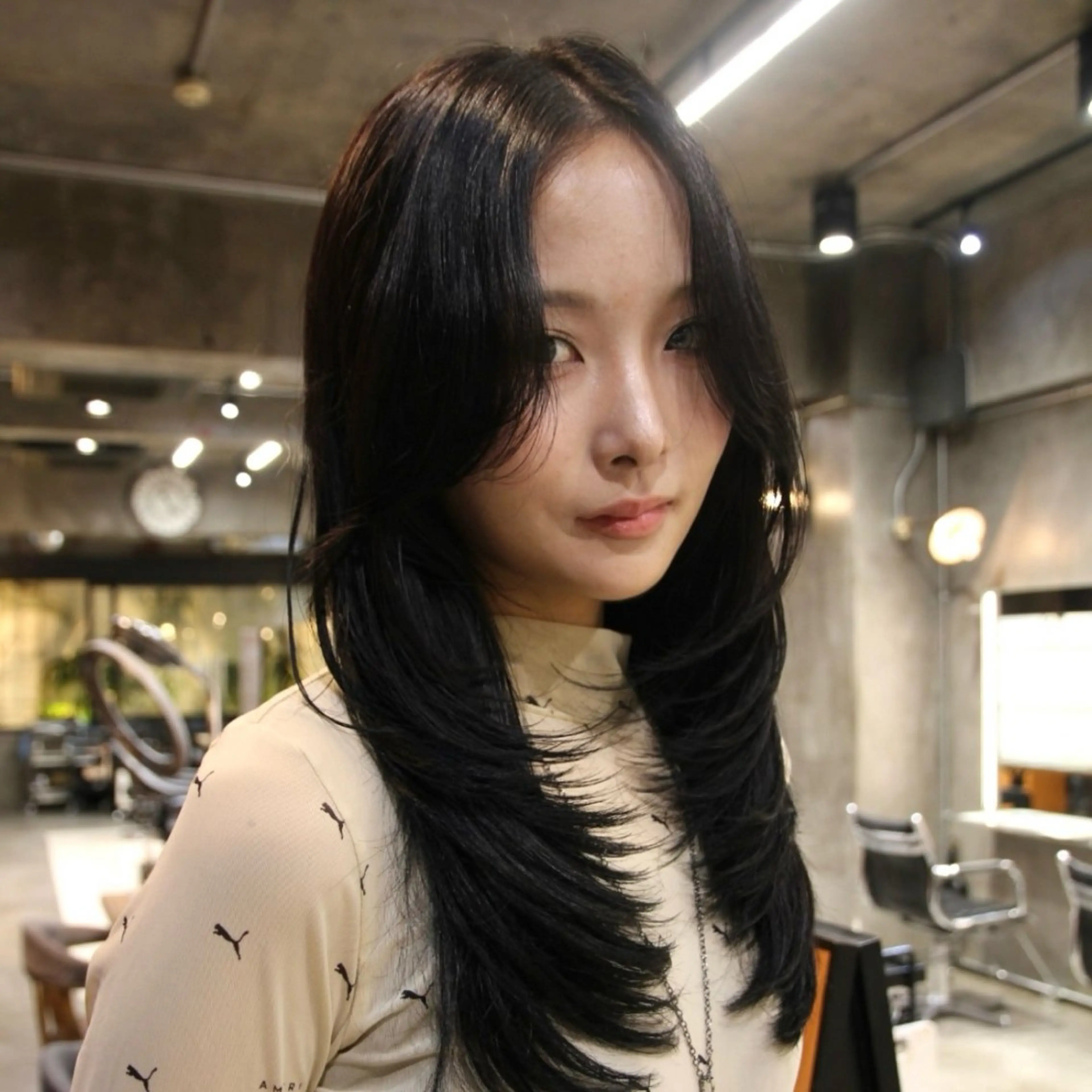 ロング カラー レイヤー/ハッシュ/ ウルフ/透明感カラーのヘアスタイル