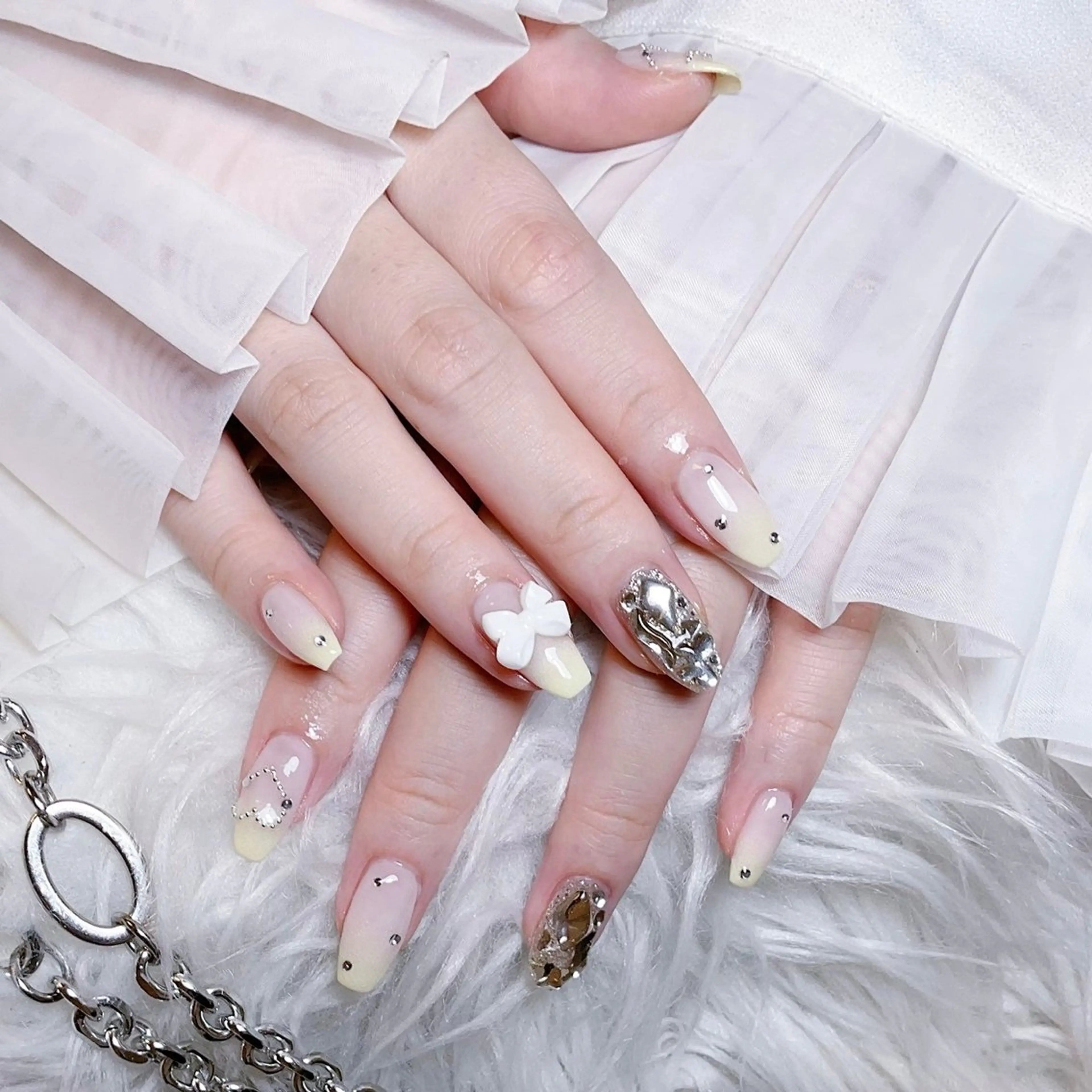 ネイル ハンドネイル ☁️Yun nail KiKi☁️のネイルデザイン