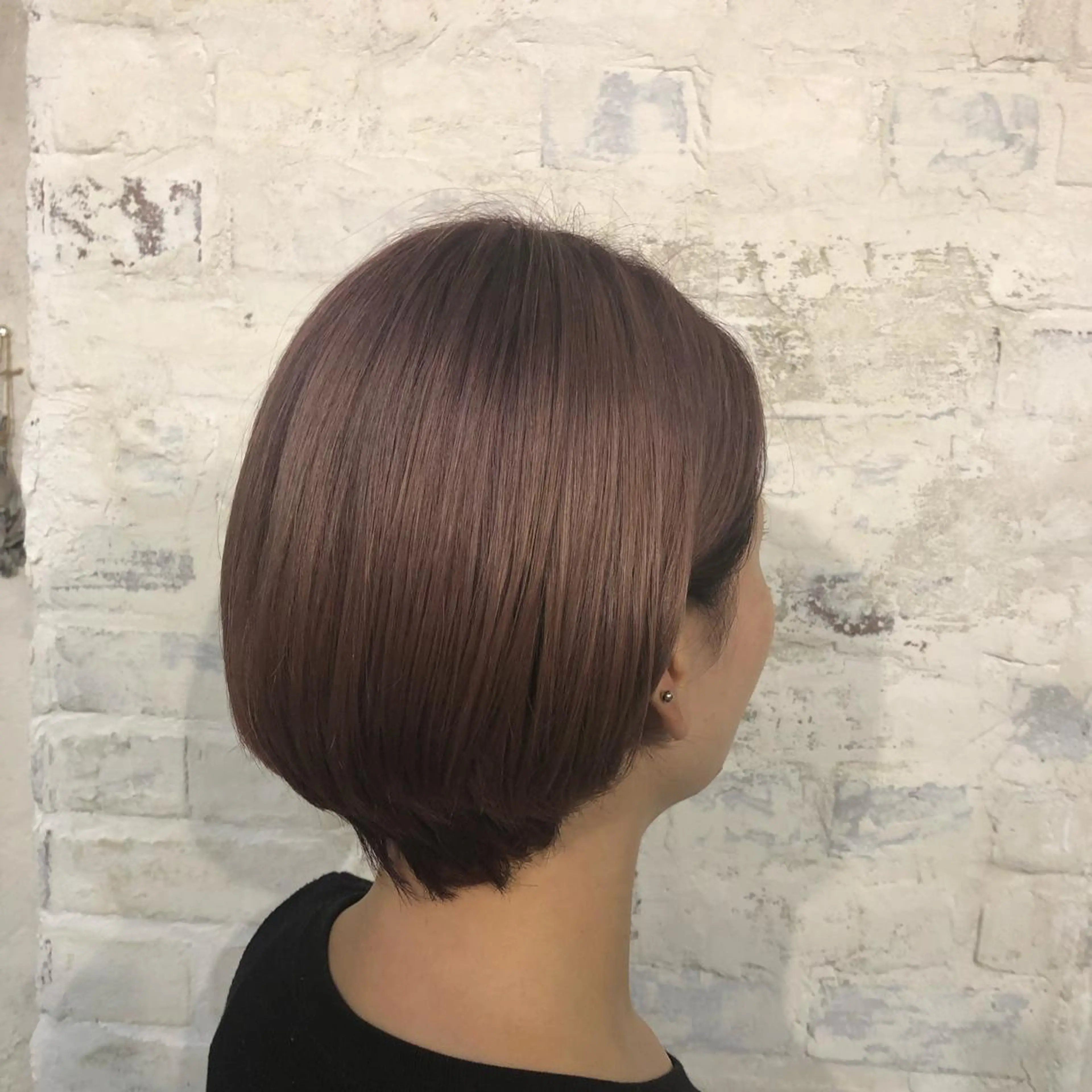 ショート カラー ブリーチ 泊 紗羅のヘアスタイル